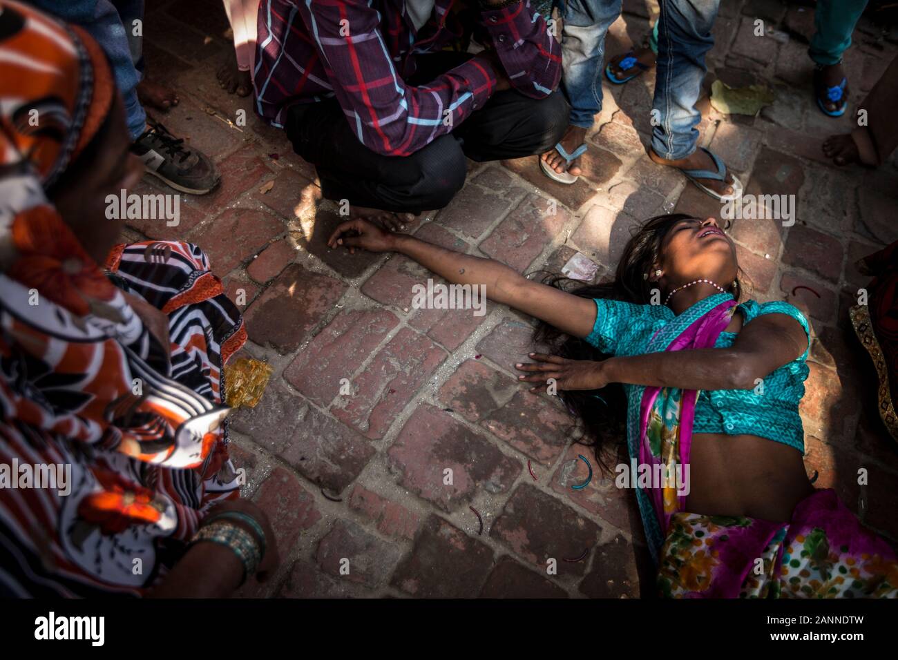 Ossessa a Bahadur Shahid santuario Sufi. Varanasi, India Foto Stock