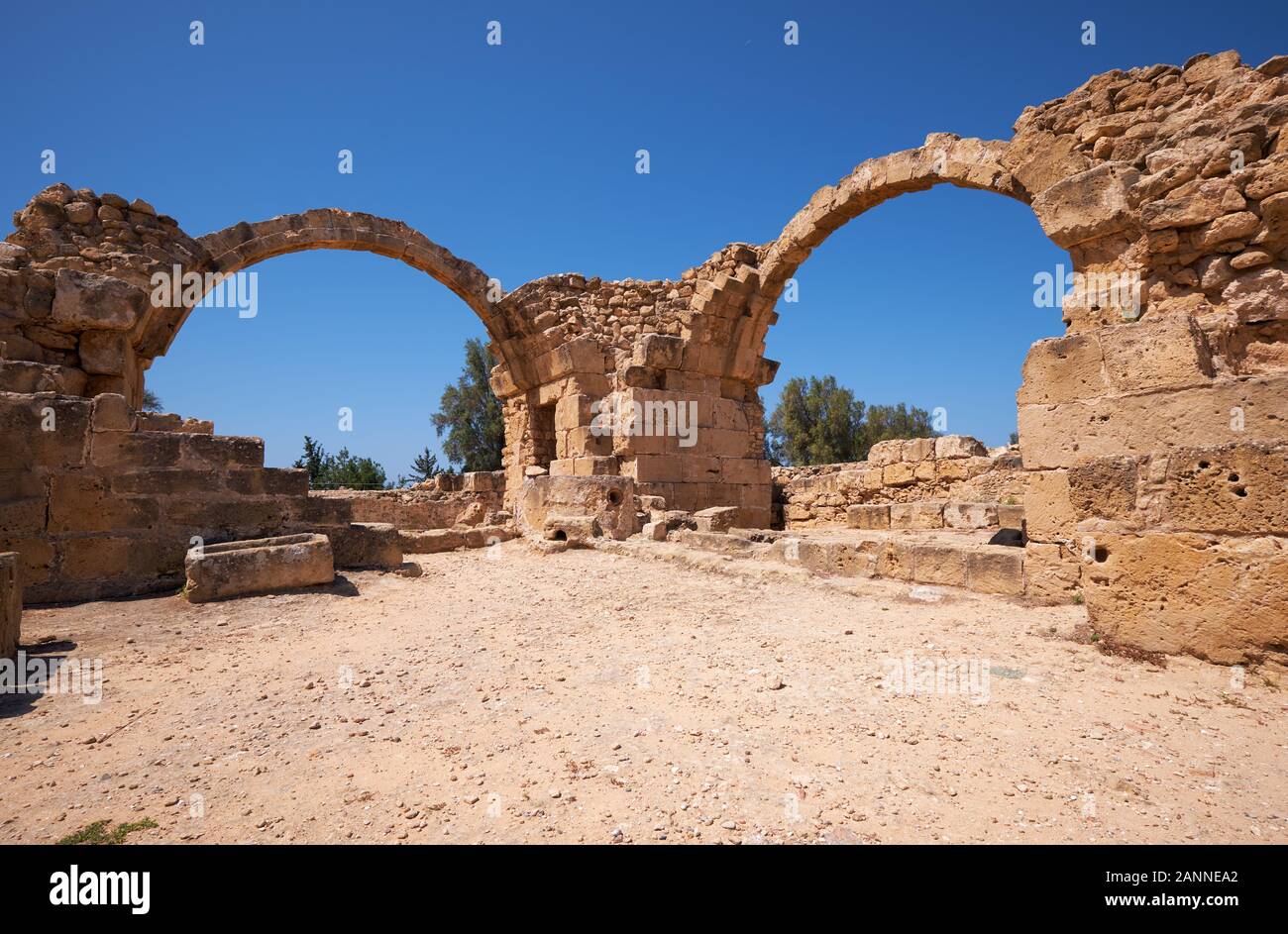 Gli archi di Saranta Kolones Castle - la fortezza medievale costruita sul sito di una precedente fortezza bizantina. Paphos parco archeologico. Cipro Foto Stock