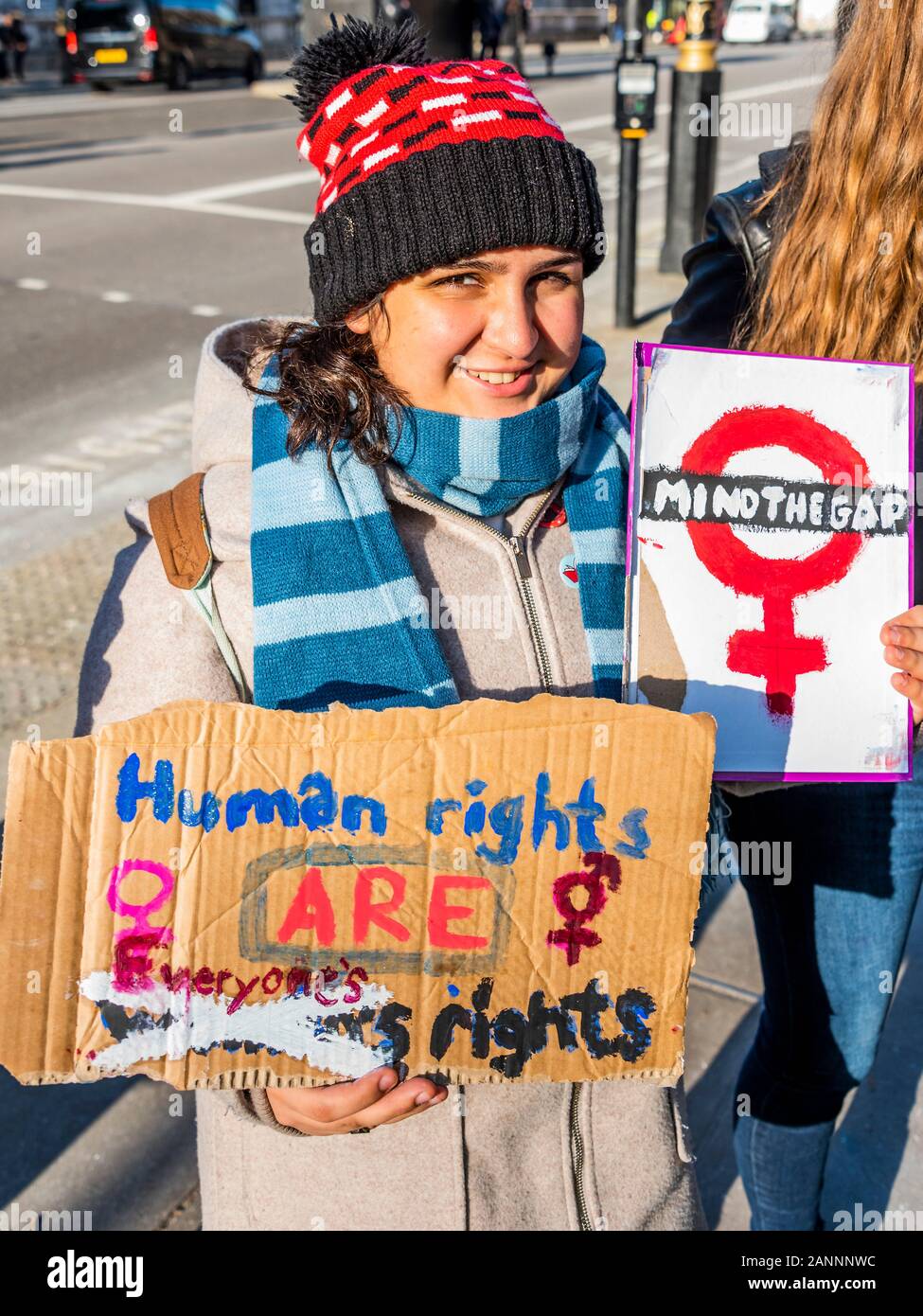 Whitehall, Londra, Regno Unito. 18 gennaio 2020. Una protesta per la lotta contro la disuguaglianza protesta a Whitehall, come parte di una giornata di azione in 30 paesi. Credito: Guy Bell/Alamy Live News Foto Stock