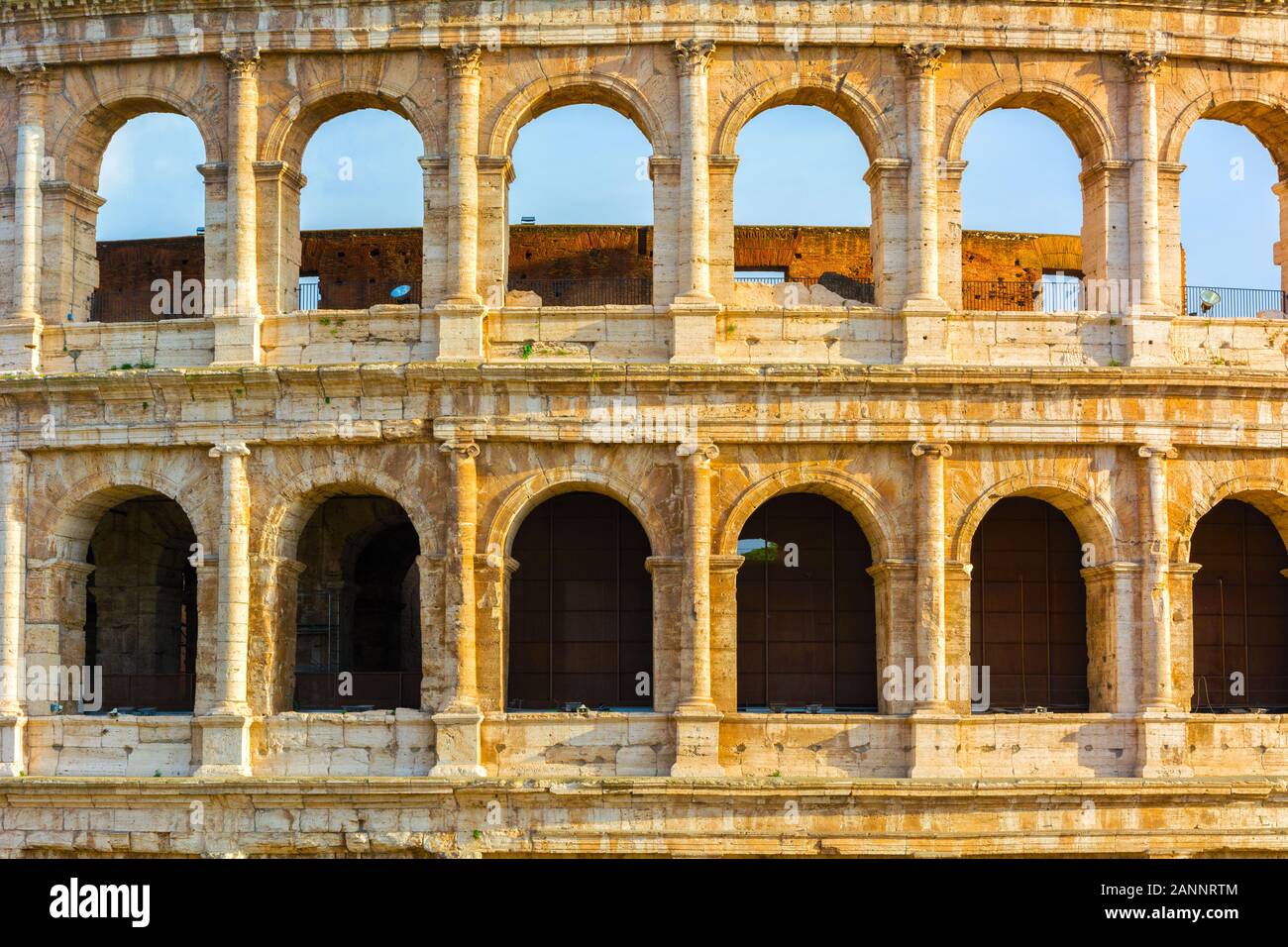 Roma, Italia - 02 OTT 2018: il Colosseo è il centro turistico di Roma. Vista della parte Foto Stock