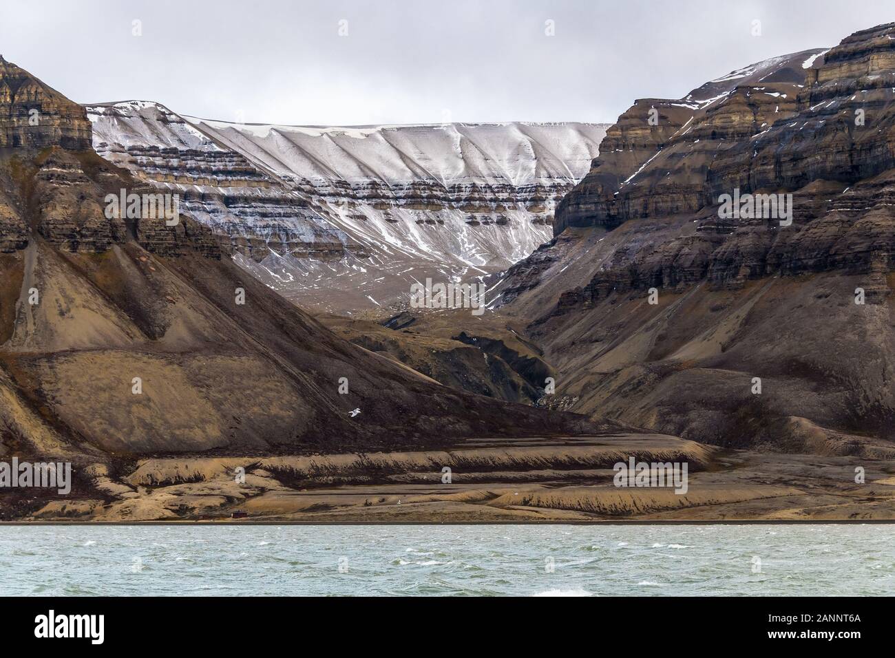 Rocky Mountain Range in Artico - incredibile paesaggio polare Foto Stock
