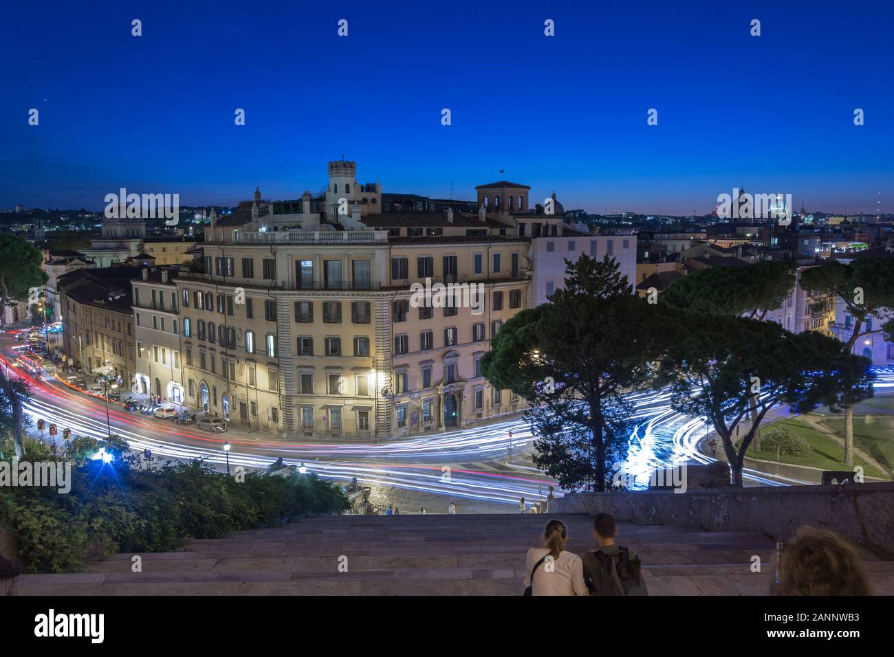 Roma, Italia - Ott 03, 2018: vista notturna di Roma dalla piazza del Campidoglio Foto Stock