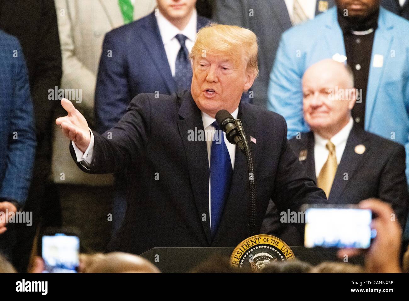 Presidente Donald Trump parla a est Camera durante l'occasione della visita del 2019 College Football campioni nazionali, le università dello stato della Louisiana Tigers, alla Casa Bianca. Foto Stock