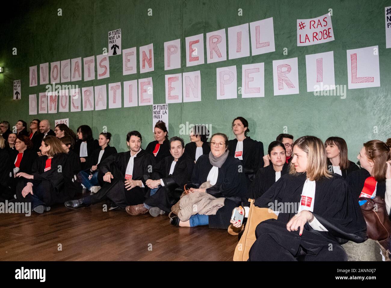 Gennaio 17, 2020, Lione, Auvergne-Rhône-Alpes, France-Demonstration colpendo gli avvocati a Lione la corte distrettuale Foto Stock