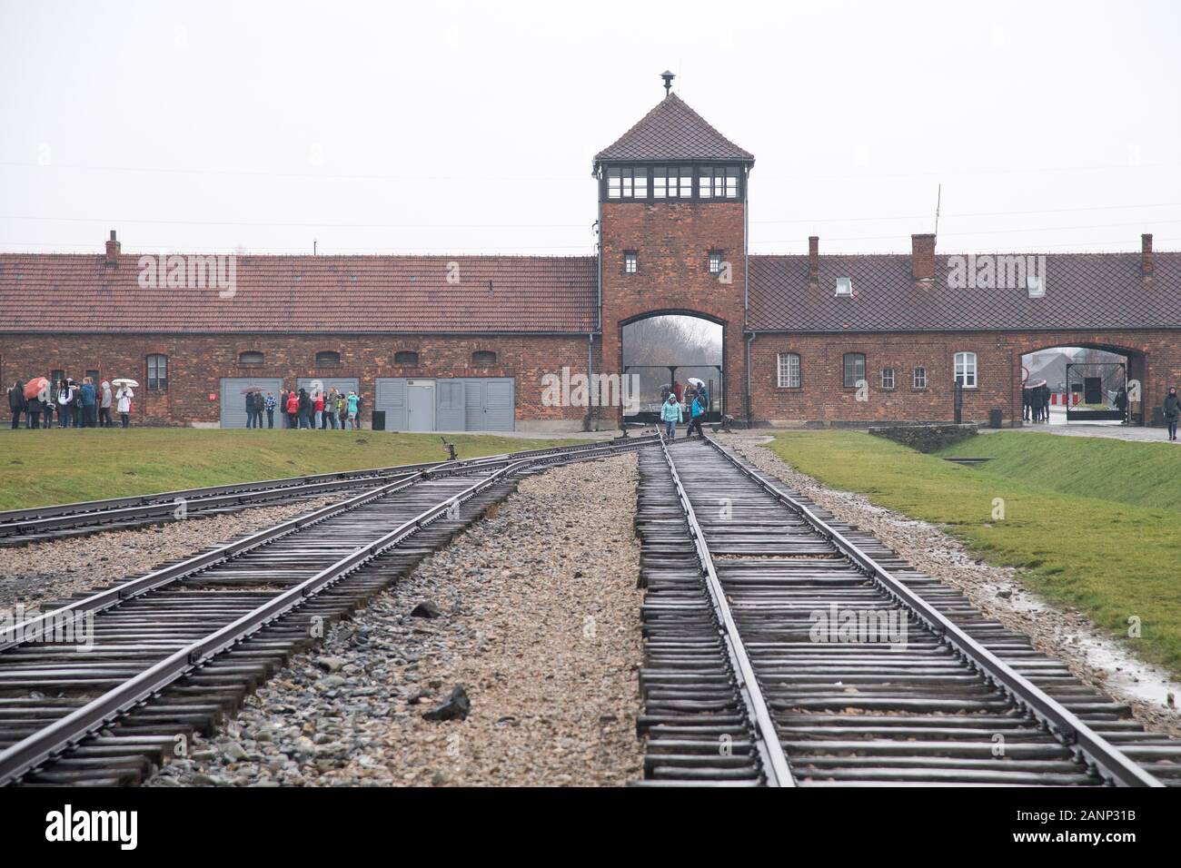 Gatehouse e Judenrampe (rampa ebraica) nella Germania nazista Konzentrationslager Auschwitz II Birkenau (Auschwitz II Birkenau sterminio camp) utilizzato da 1 Foto Stock