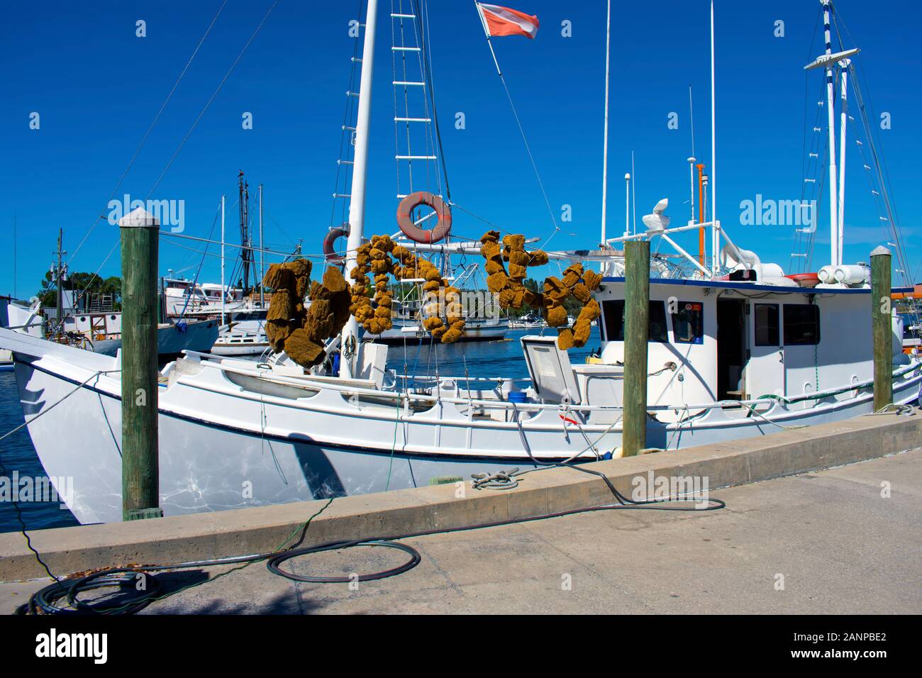 Barca di spugna a Tarpon Springs, in Florida, dopo una giornata di immersioni in spugna Foto Stock