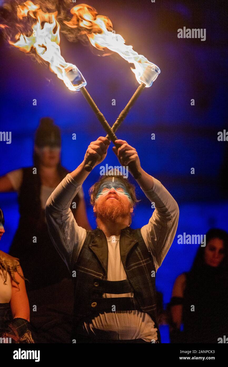 La Processione Torchlight di Edimburgo, ufficialmente in corso l'Hogmanay di Edimburgo! Foto Stock