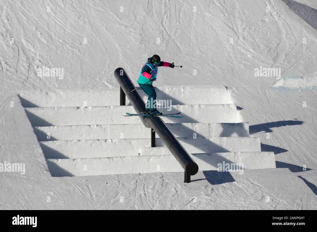 Kirsty Muir (15) del team GB durante la formazione freeski in stile slopestyle ai Giochi Olimpici della Gioventù di Losanna 2020, il 16h gennaio 2020 a Leysin Park & Pipe Foto Stock