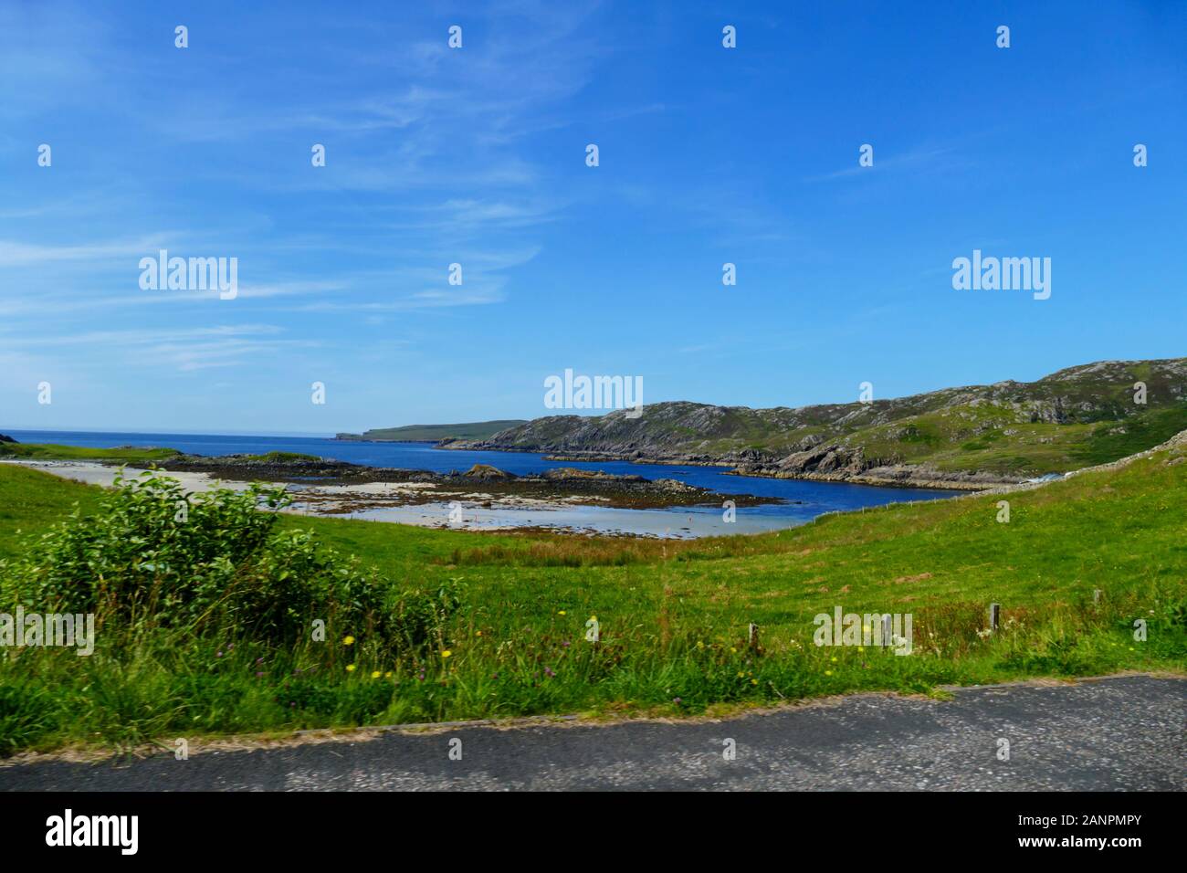 Blick über die Scourie Bucht a Schottland, in der Nähe von Ullapool Foto Stock