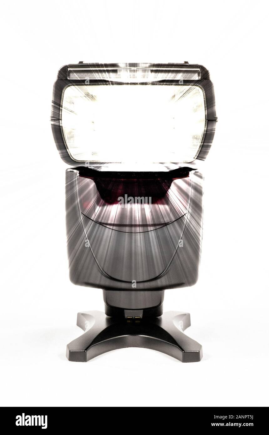 Vista frontale di un nero senza marchio su unità flash esterna per fotocamere reflex digitali durante le riprese Foto Stock