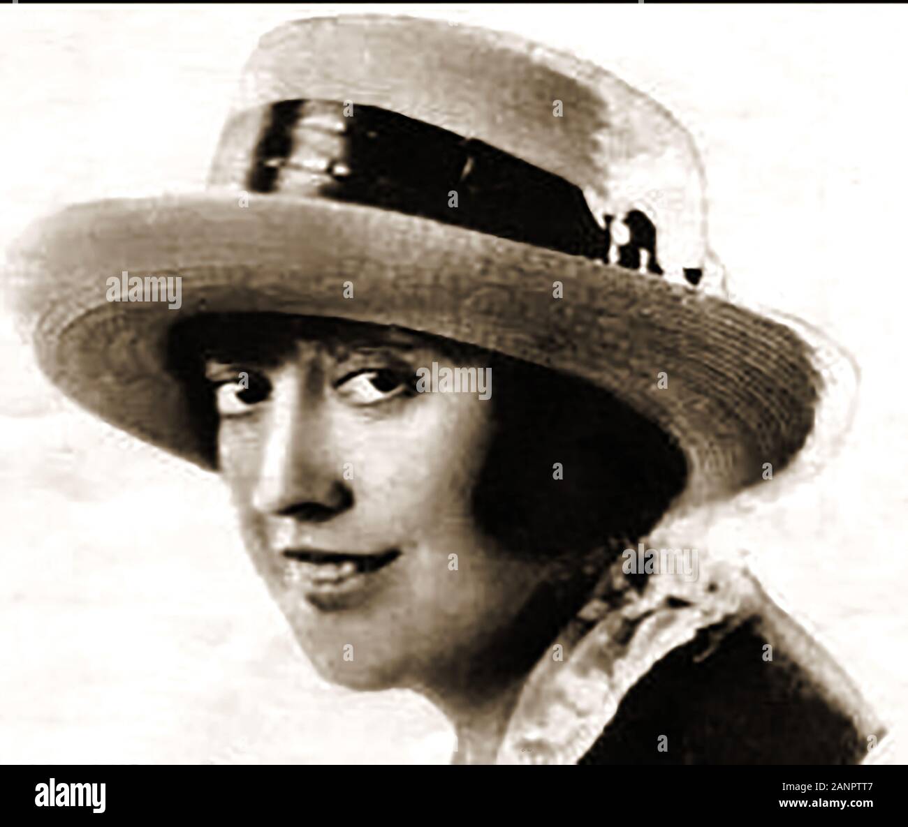 L'assassinio del regista hollywoodiano William Desmond nel 1926 - un ritratto da stampa di Mabel Normand, una popolare attrice comedica e frequente co-star di Charlie Chaplin. Era una presunta tossicodipendente di cocaina e amante di Desmond che ha detto ha previsto di portare le accuse contro il suo fornitore. Si sospettava un'uccisione di un contratto. Tayler, (nato William Cunningham Deane-Tanner 1872 – 1922), regista e attore assassinato nella sua casa 1922, causando uno dei più grandi scandali di Hollywood. Era un regista e attore anglo-irlandese-americano durante l'era del cinema muto. Foto Stock