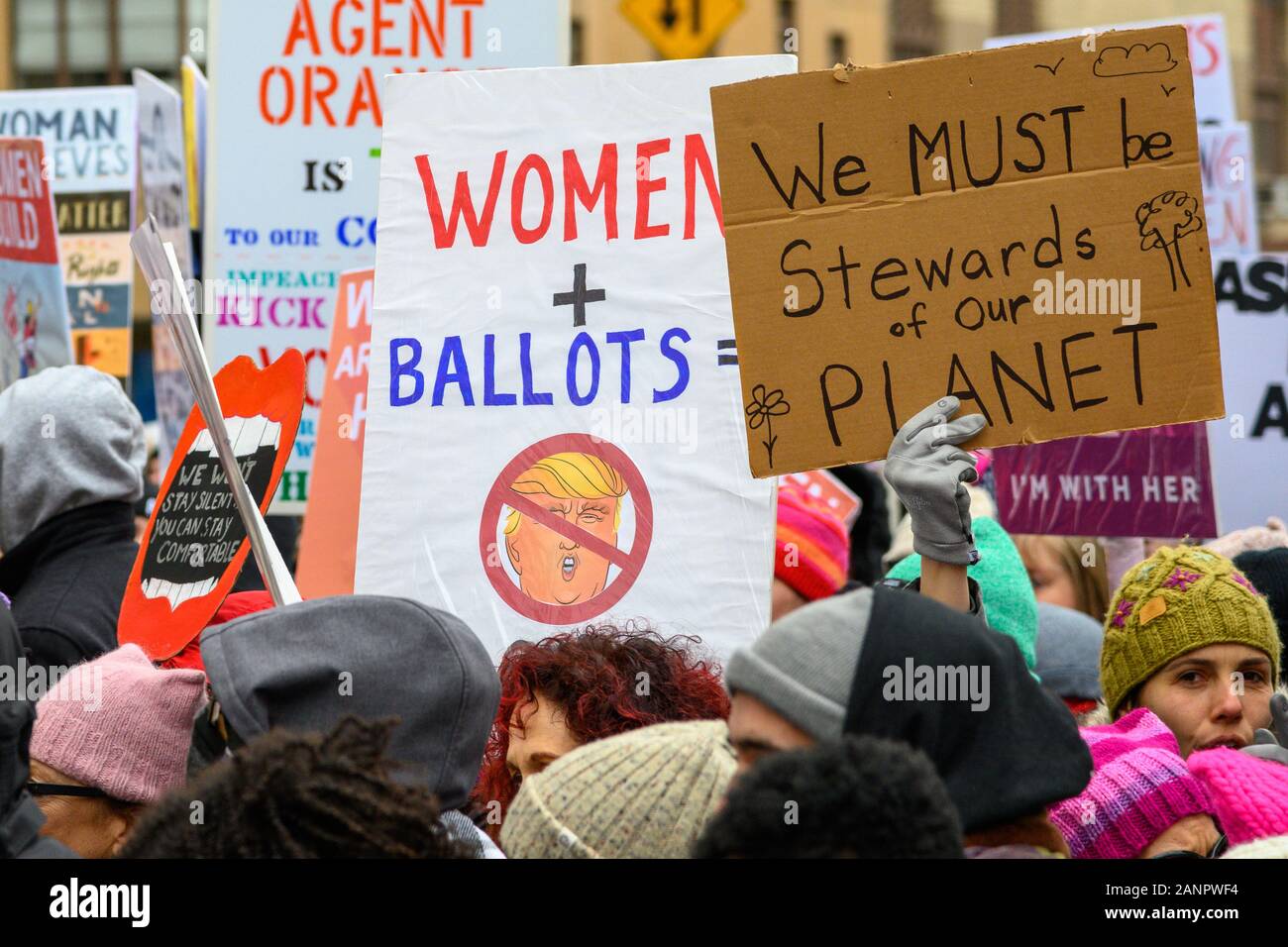 New York, Stati Uniti d'America, 18 gennaio 2020. Manifestanti partecipare alla quarta edizione di donne di marzo nella città di New York. Credito: Enrique Shore/Alamy Live News Foto Stock