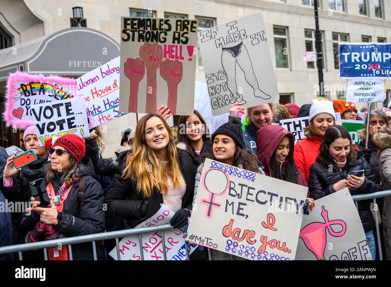 New York, Stati Uniti d'America, 18 gennaio 2020. Manifestanti partecipare alla quarta edizione di donne di marzo nella città di New York. Credito: Enrique Shore/Alamy Live News Foto Stock