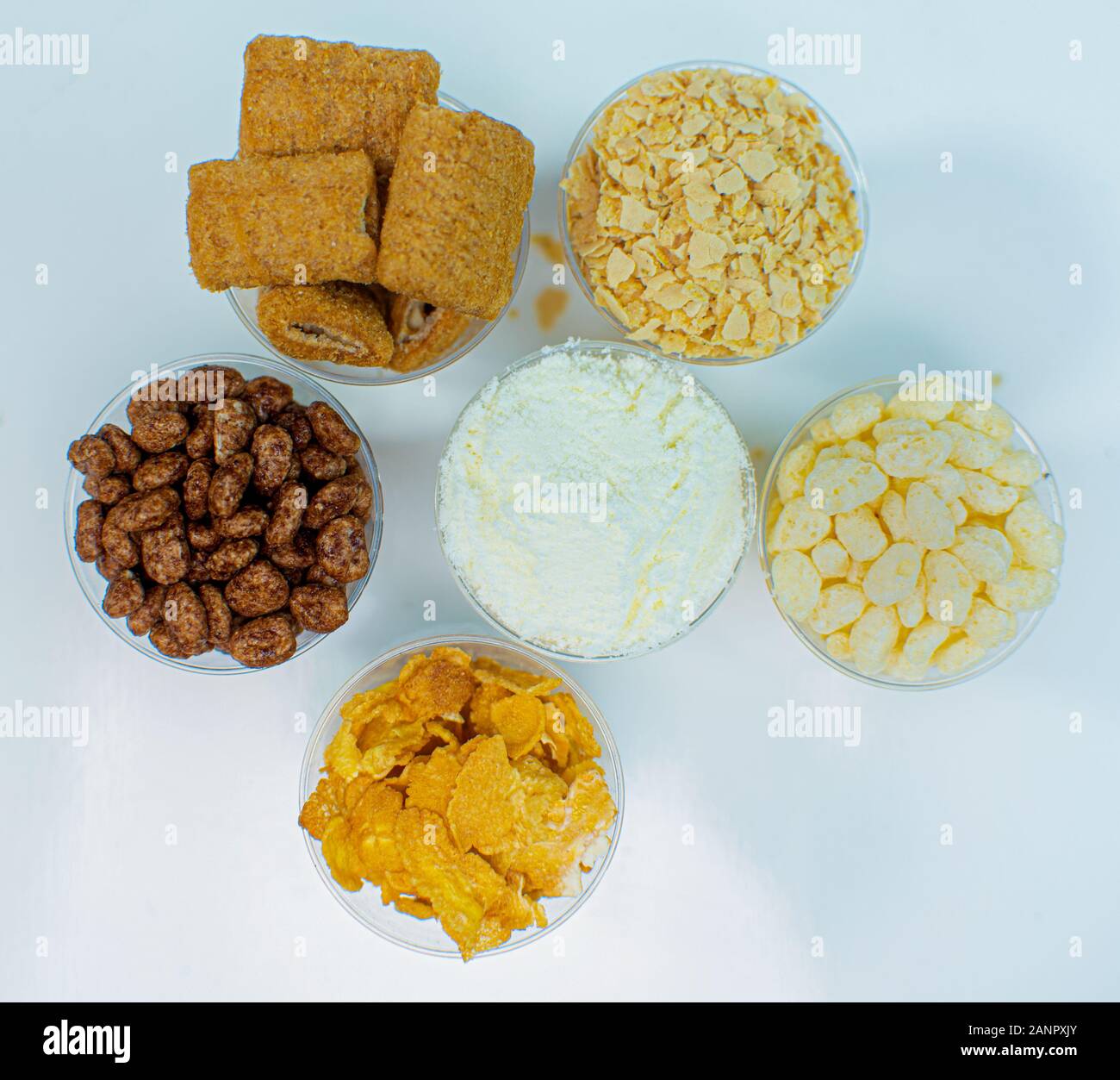 Cereali nutrizionali in una ciotola. Concetto di colazione Foto Stock