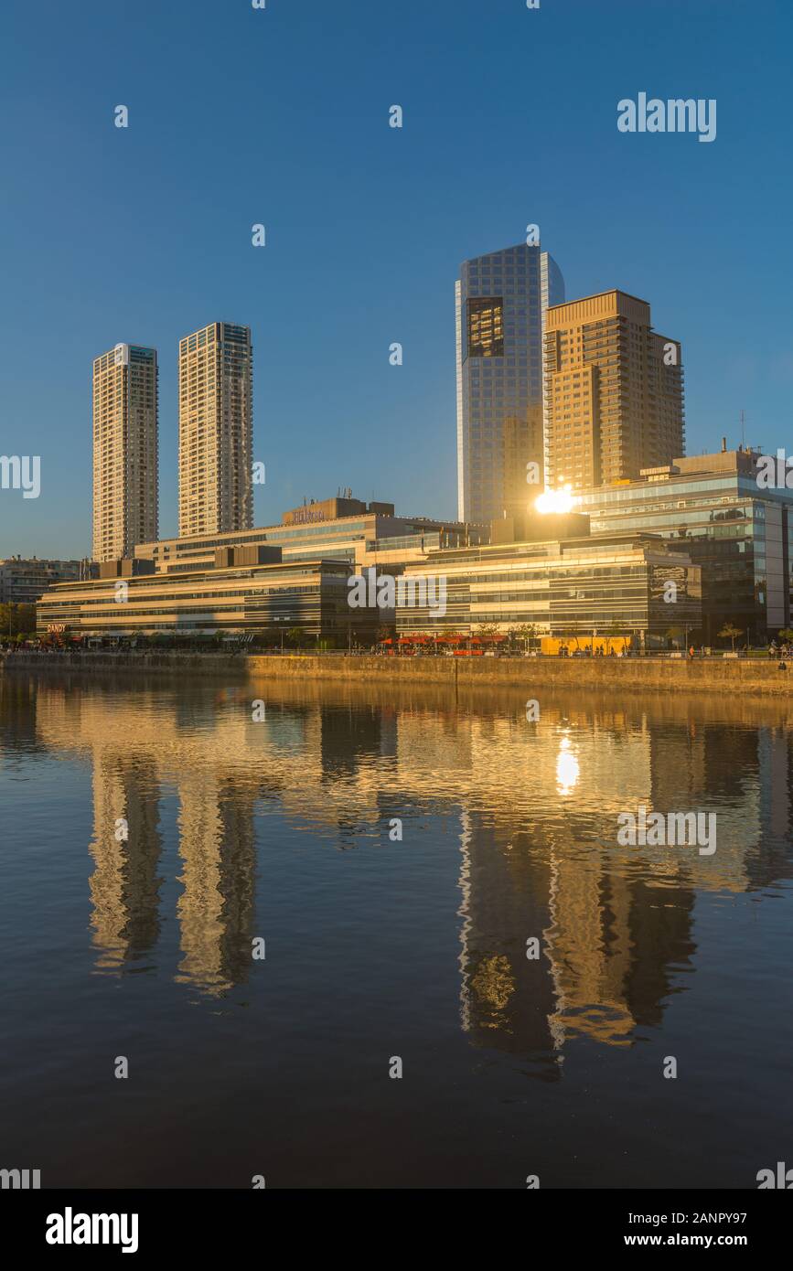 Nuovo ed esclusivo Dockland area Puerto Madero, membro di capitale Buenos Aires, Argentina, America Latina Foto Stock