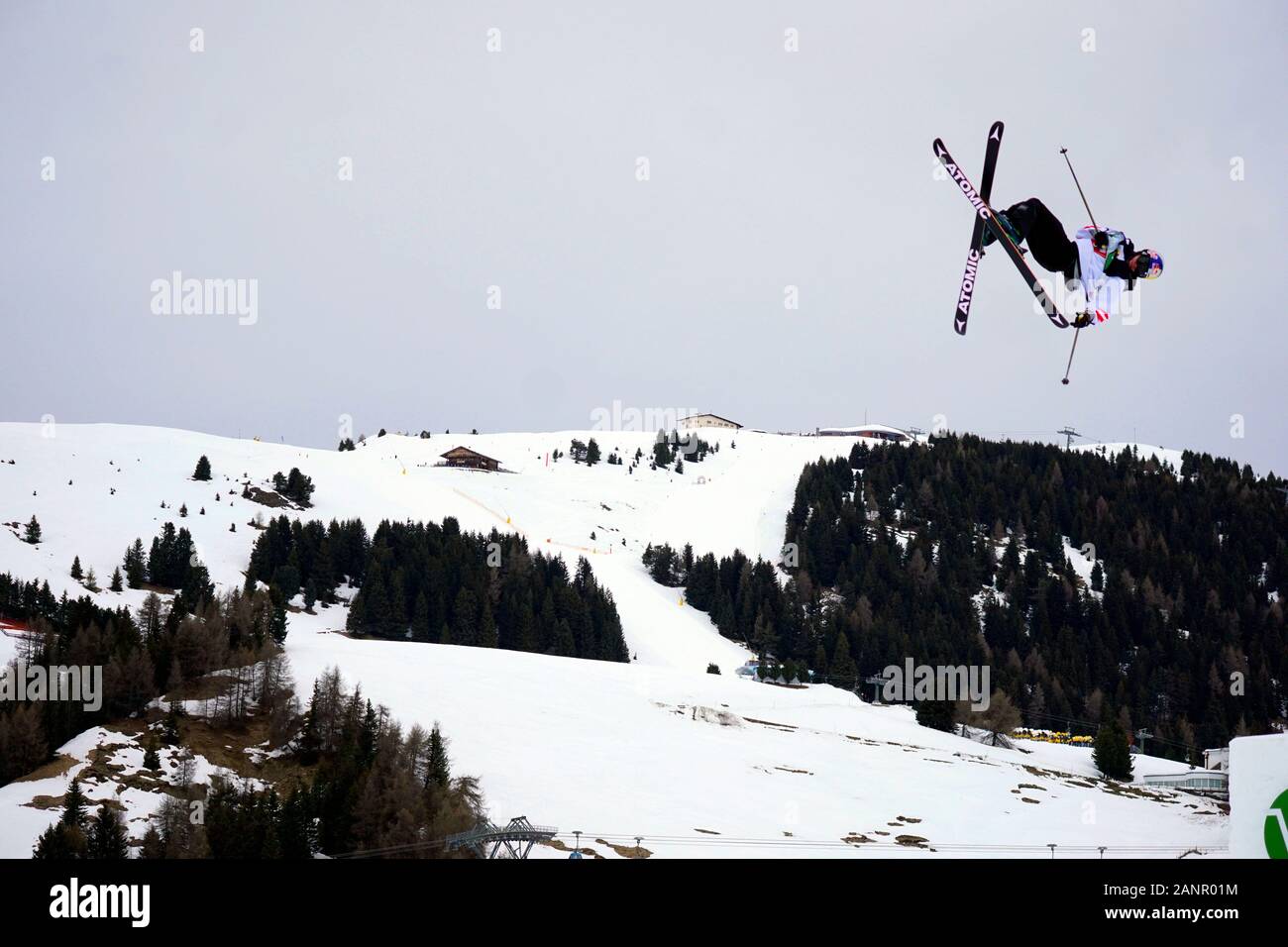 Alto Adige - Italia 18 gennaio, 2020. Boesch Fabian dalla Svizzera ha preso il primo posto alla FIS Slopestyle Freeski World Cup su 18.01.2020 nella Seiser Alm (Alpe di Siusi) Snowpark, Italia. Credito: AlfredSS/Alamy Live News Foto Stock
