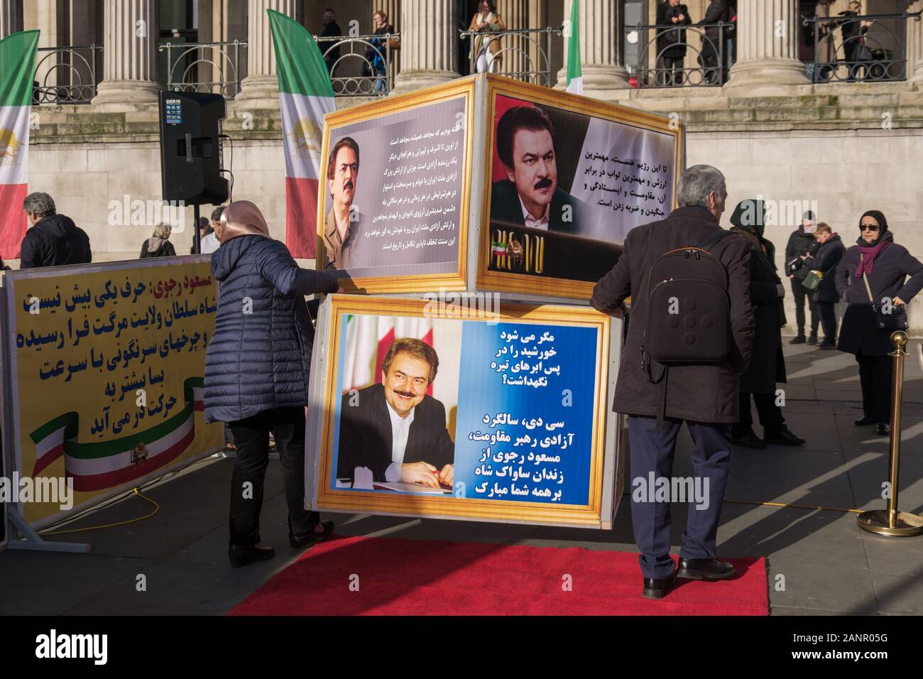 Londra, Regno Unito. 18 gennaio 2019. Anglo-Iranian europee nel Regno Unito e sostenitori dei mujaheddin del popolo dell'Iran del consiglio nazionale della resistenza iraniana a prepararsi per un rally in Trafalgar Square a sostegno dell'anti-regime proteste in Iran dopo la ammissione del fatto che egli rivoluzionario islamico Corpo di Guardia (IRGC) avevano abbattuto il passeggero ucraino piano che sono state represse con forza illegale dal regime clericale. Peter Marshall / Alamy Live News Foto Stock