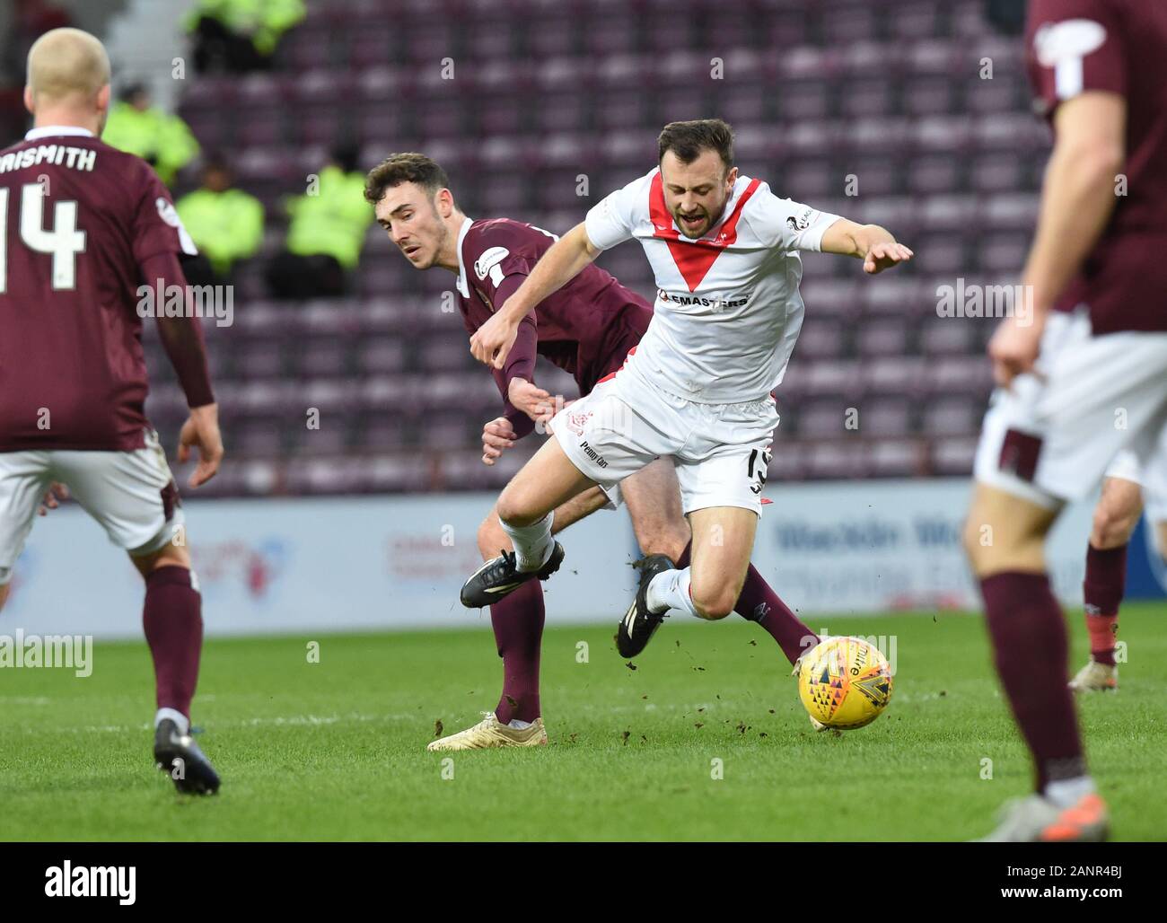 Tynecastle Park, Edinburgh ,Scotland. Regno Unito .18 Gennaio 2020 . Cuori vs Airdrie..William Hill Coppa Scozzese cravatta . Cuori Andy Irving fallo su Dale Carrick Airdrie. Credito: eric mccowat/Alamy Live News Foto Stock