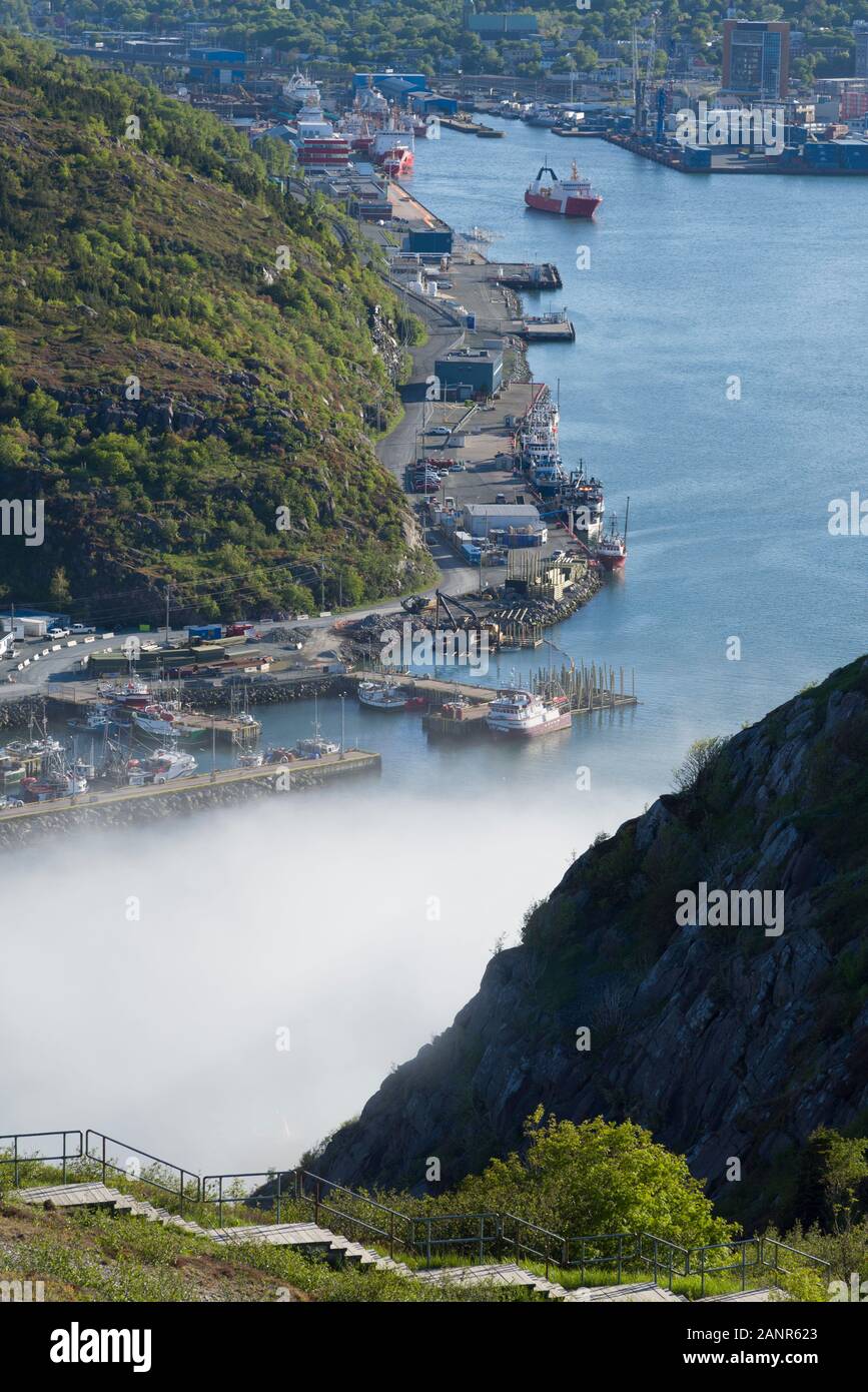 La si restringe, è il passaggio dall'Oceano Atlantico a San Giovanni Porto, Terranova, delimitata da ripide pareti di roccia. Foto Stock