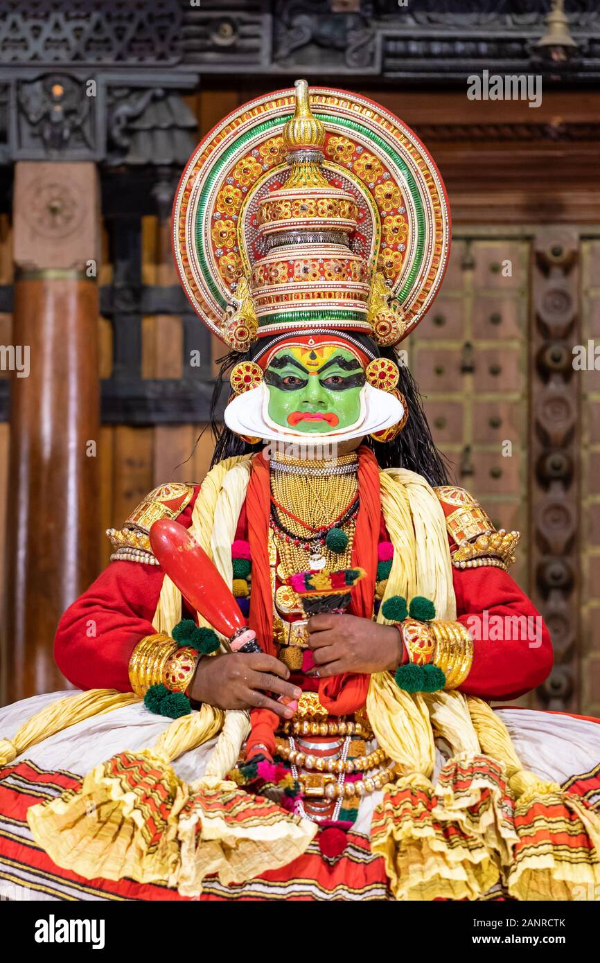 Kathakali performer di virtuoso pachcha ruolo verde a Cochin, Kerala, India. Foto Stock