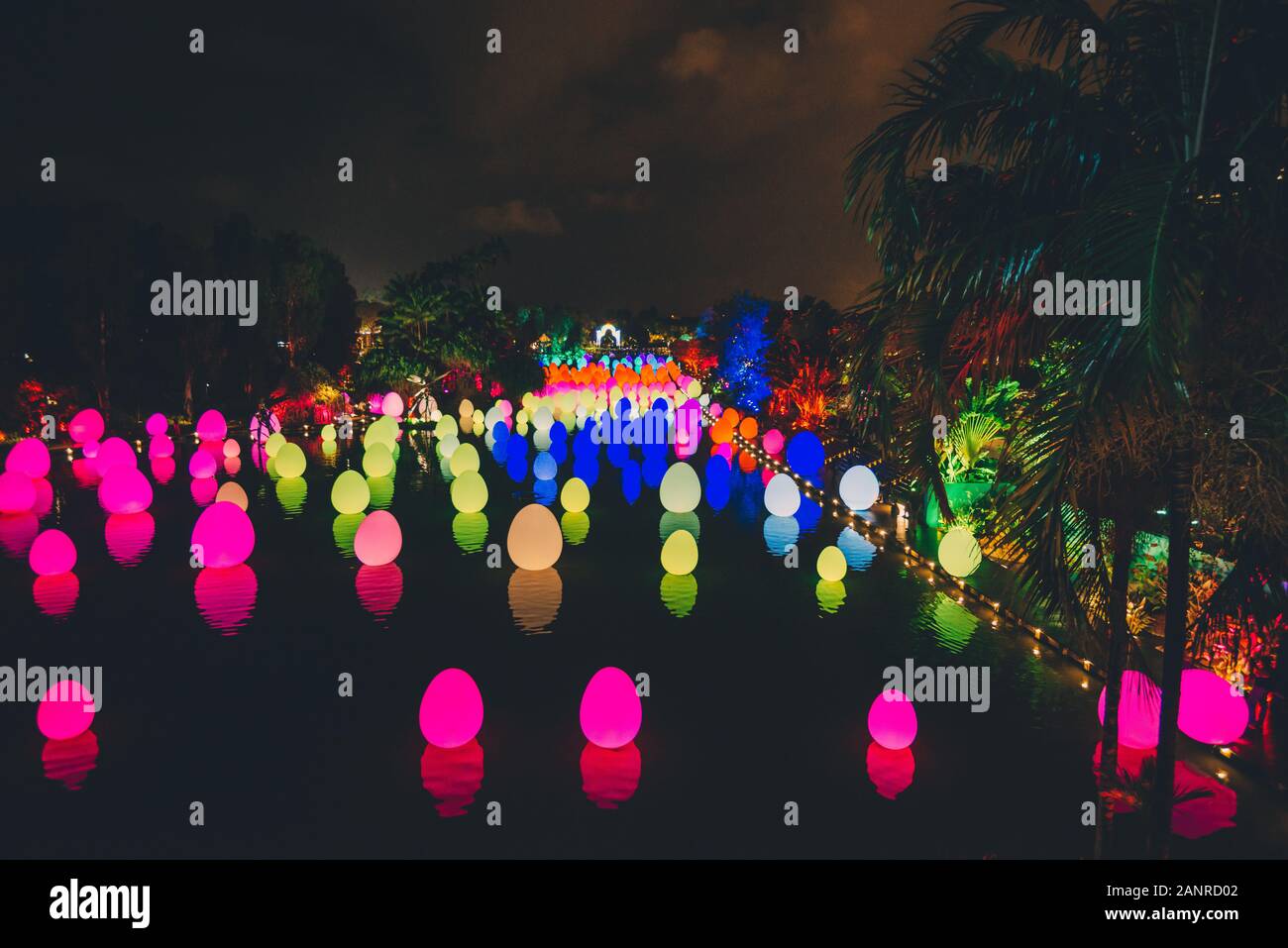 I giardini dalla luce della baia di esposizione in Marina Bay, Singapore Foto Stock