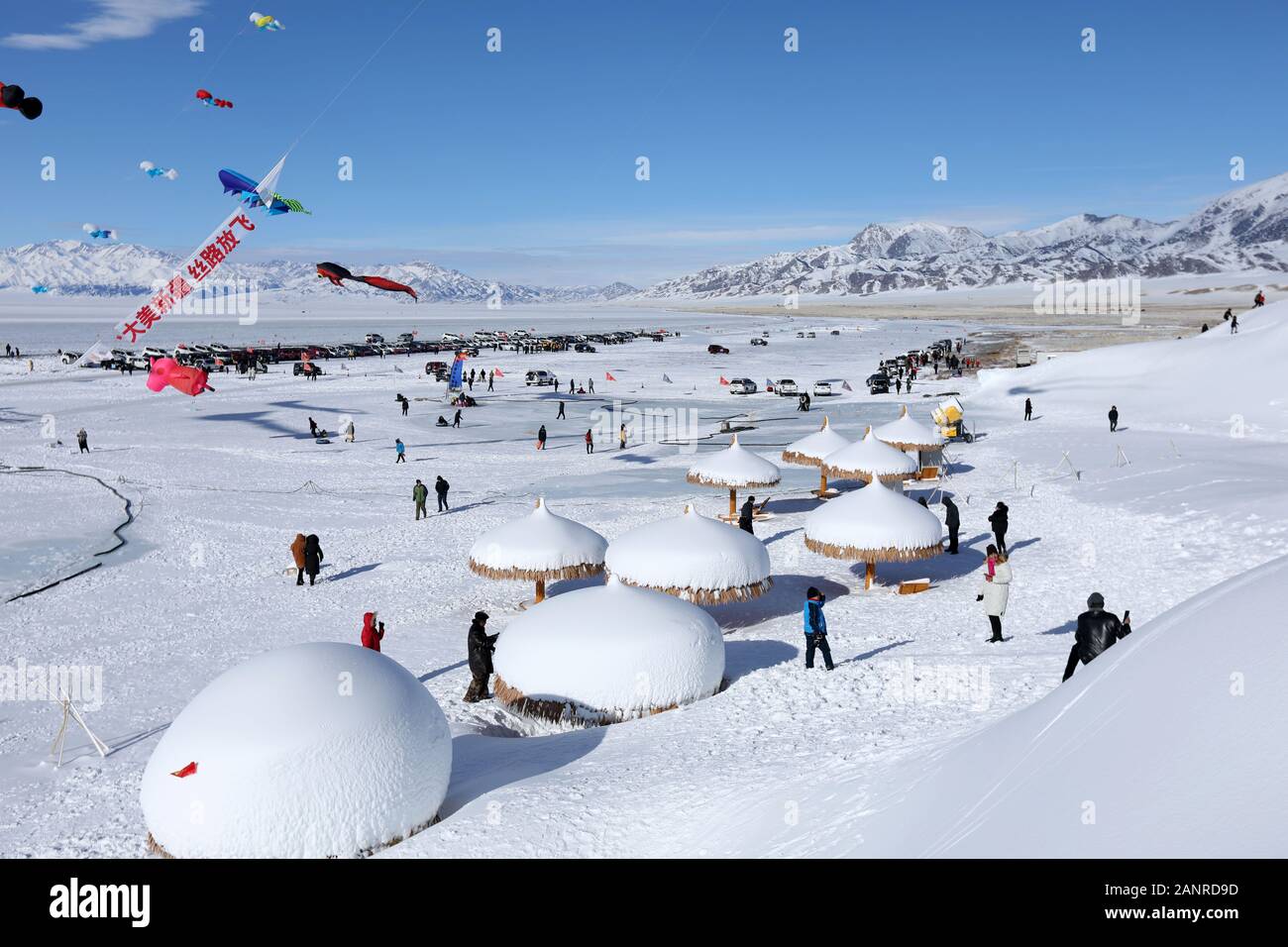 Bortala, Cina. 18 gennaio, 2020. Selimu lago di ghiaccio e neve turismo festival attira molti turisti in Bortala, Xinjiang, Cina il 18 gennaio, 2020.(foto di TPG/cnsphotos) Credito: TopPhoto/Alamy Live News Foto Stock