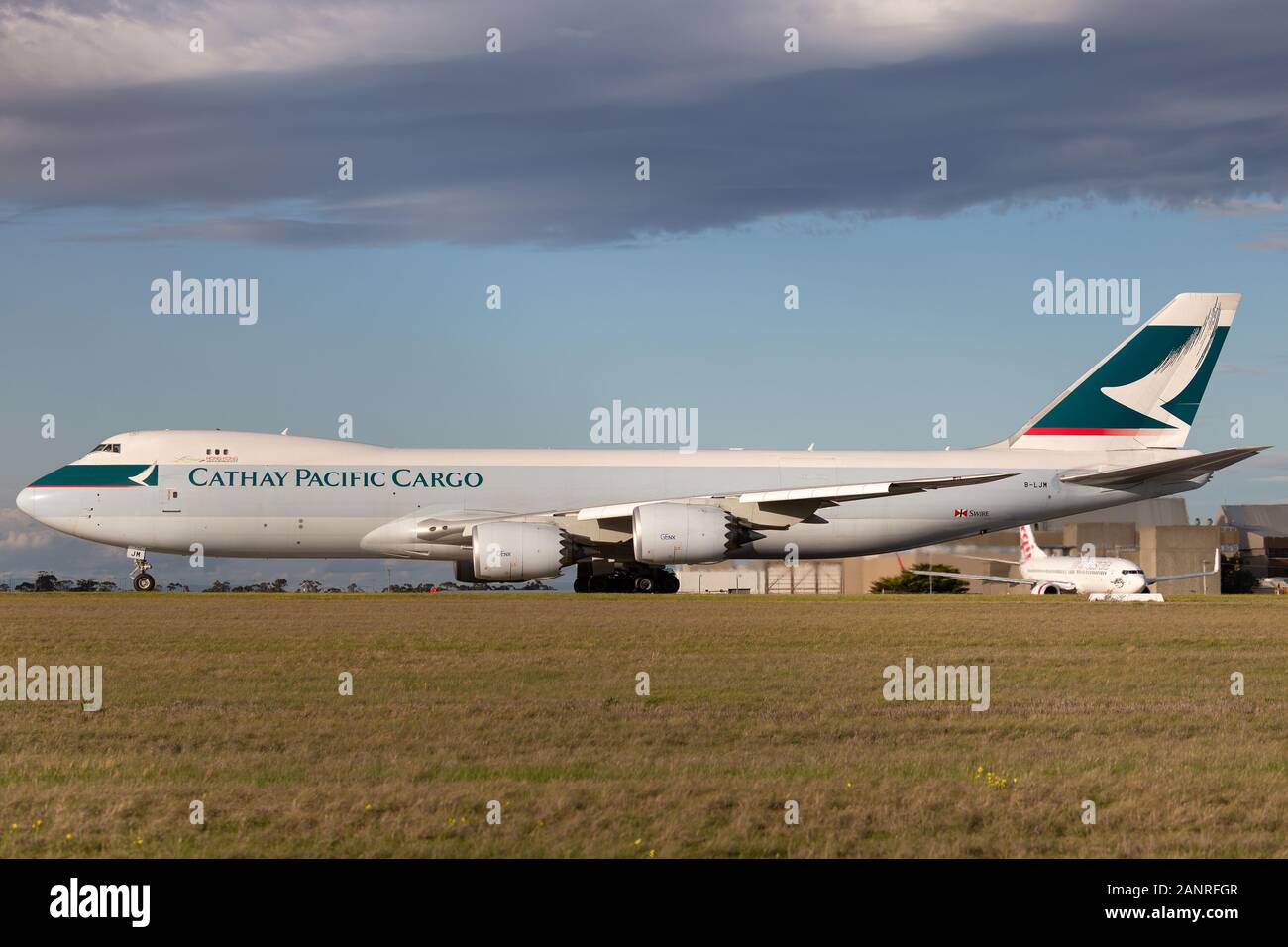 Cathay Pacific Airways Cargo 747-8 Boeing Aeromobili Cargo B-LJM preparando per il decollo dall'Aeroporto Internazionale di Melbourne. Foto Stock