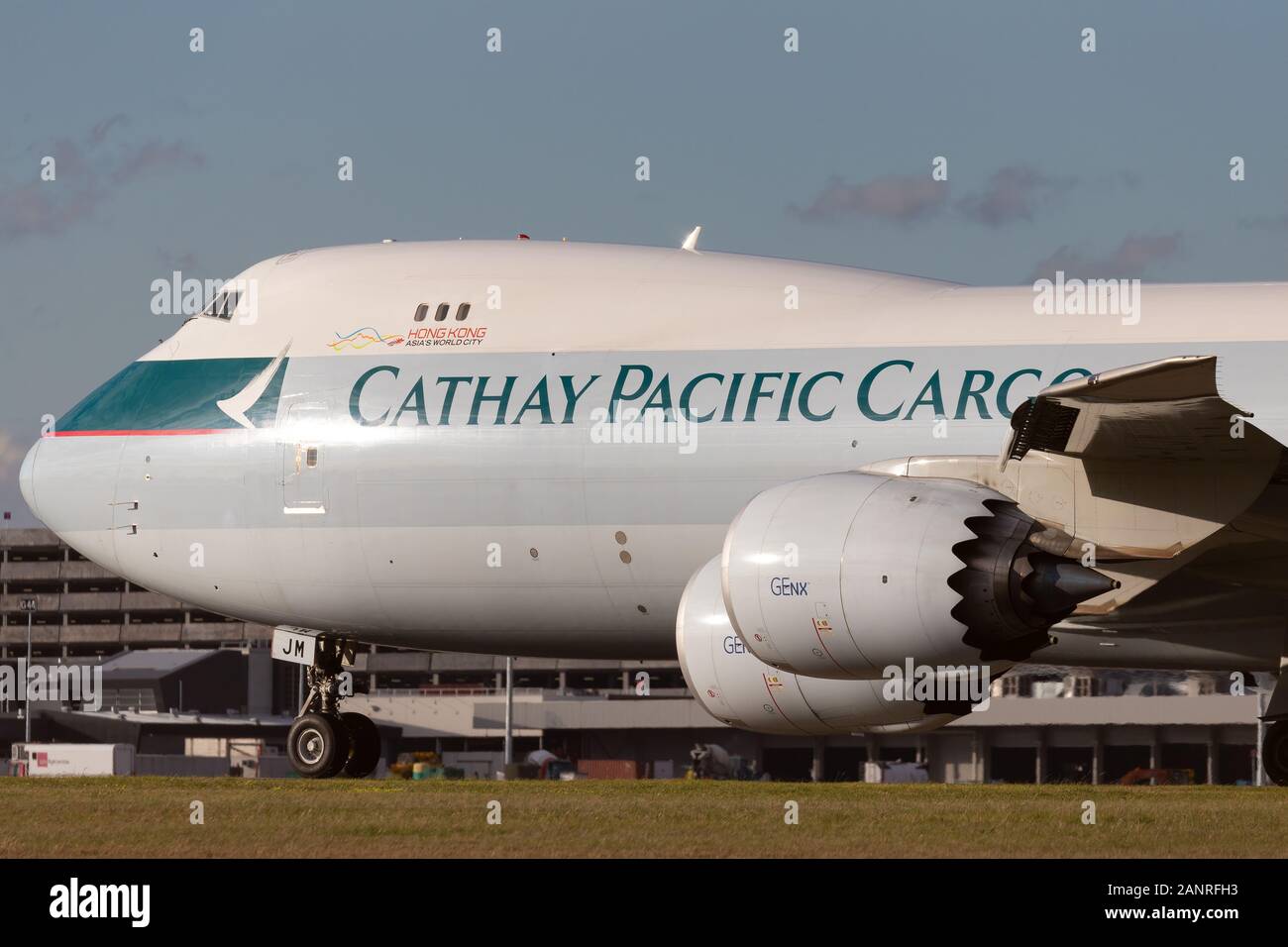 Cathay Pacific Airways Cargo 747-8 Boeing Aeromobili Cargo B-LJM preparando per il decollo dall'Aeroporto Internazionale di Melbourne. Foto Stock