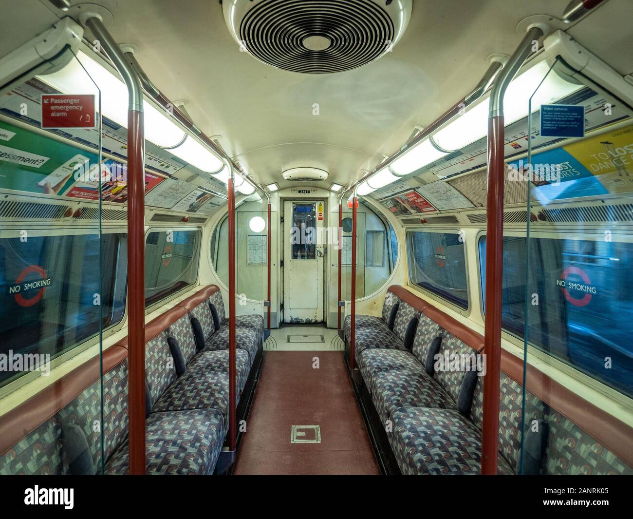 Treno della metropolitana sulla Bakerloo Line di Londra. Foto Stock