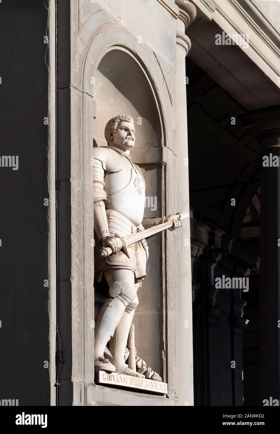 Firenze, Italia, 6 Gennaio 2020: la statua di Lodovico de' Medici, aka Giovanni dalle Bande Nere. Famoso leader italiano, condottiero. Foto Stock