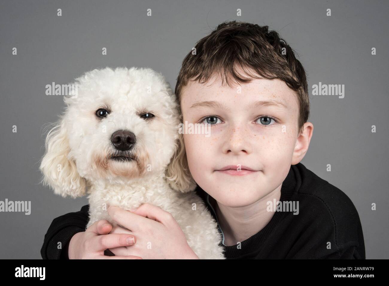 Ragazzo e il suo cane, Regno Unito. Foto Stock