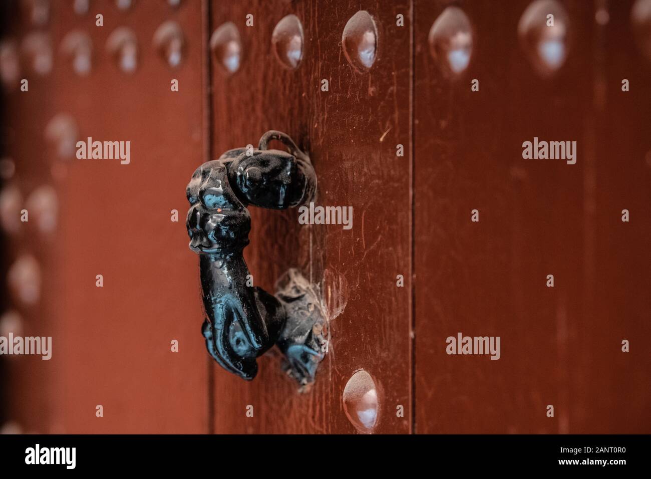 Bussare Alla Porta, Medina, Marrakech, Marocco. Foto: Michael Major Foto Stock