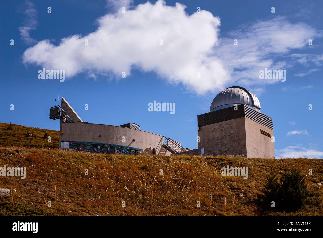 Saint-Luc, Vallese, Svizzera - 8 Agosto 2018 : Francois-Xavier Osservatorio Bagnoud su un luminoso giorno di estate Foto Stock