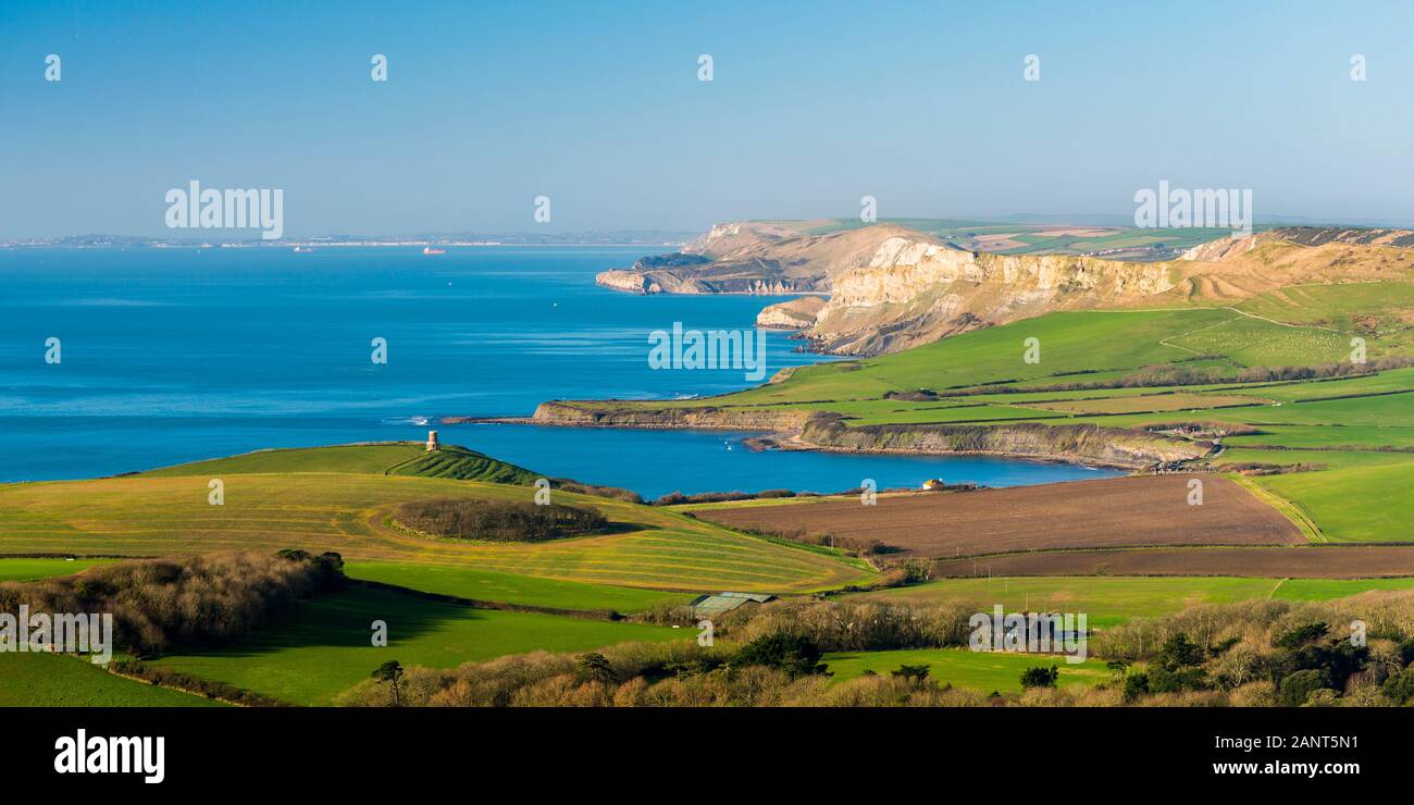 Testa Swyre, Kingston, Dorset, Regno Unito. 19 gennaio 2020. Regno Unito Meteo. La vista dalla testa Swyre vicino a Kingston nel Dorset guardando ad ovest lungo la Jurassic Coast attraverso Kimmeridge Bay e Warbarrow Bay. Credito Foto: Graham Hunt/Alamy Live News Foto Stock