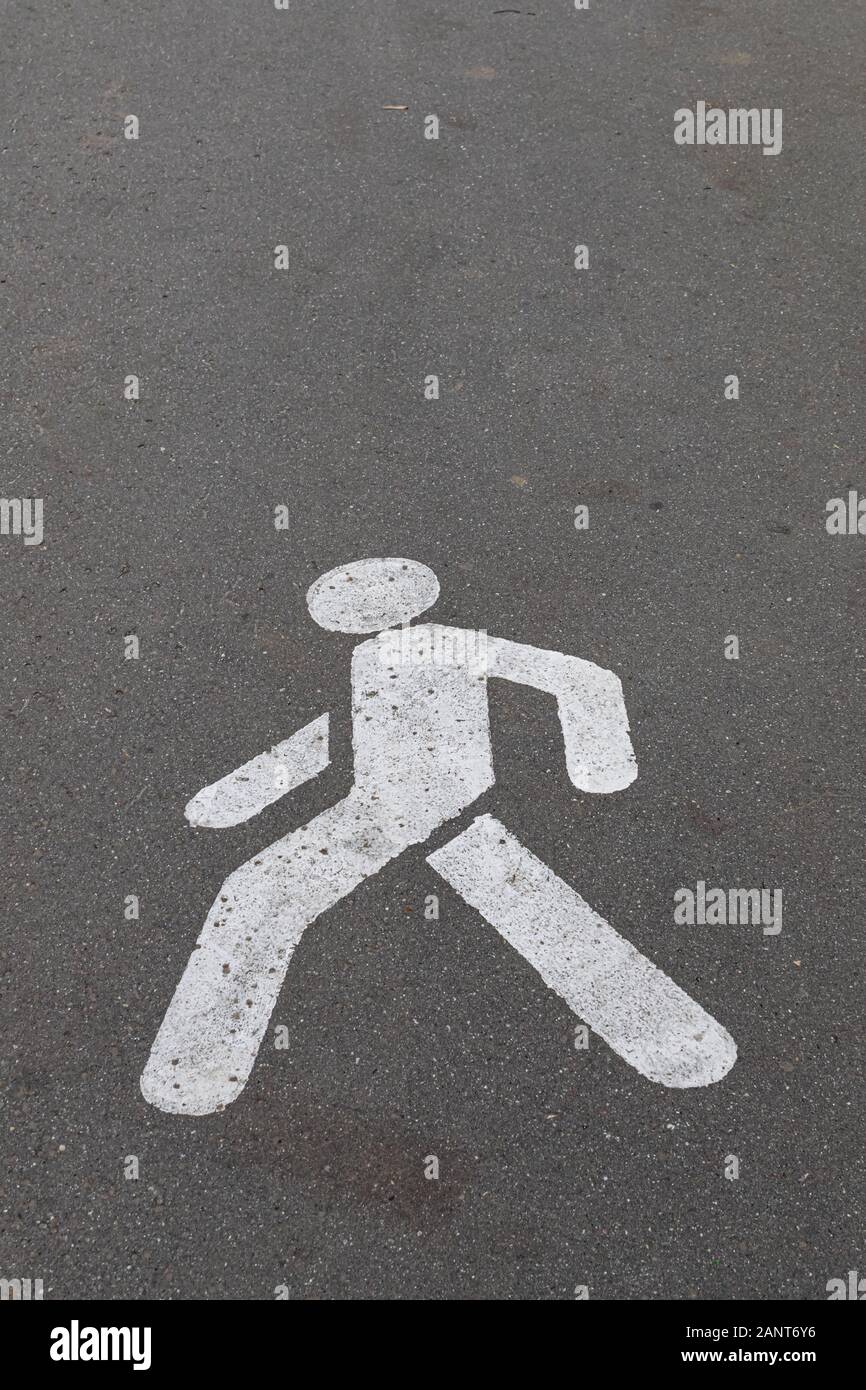 pedone bianco, dipinto su asfalto Foto Stock