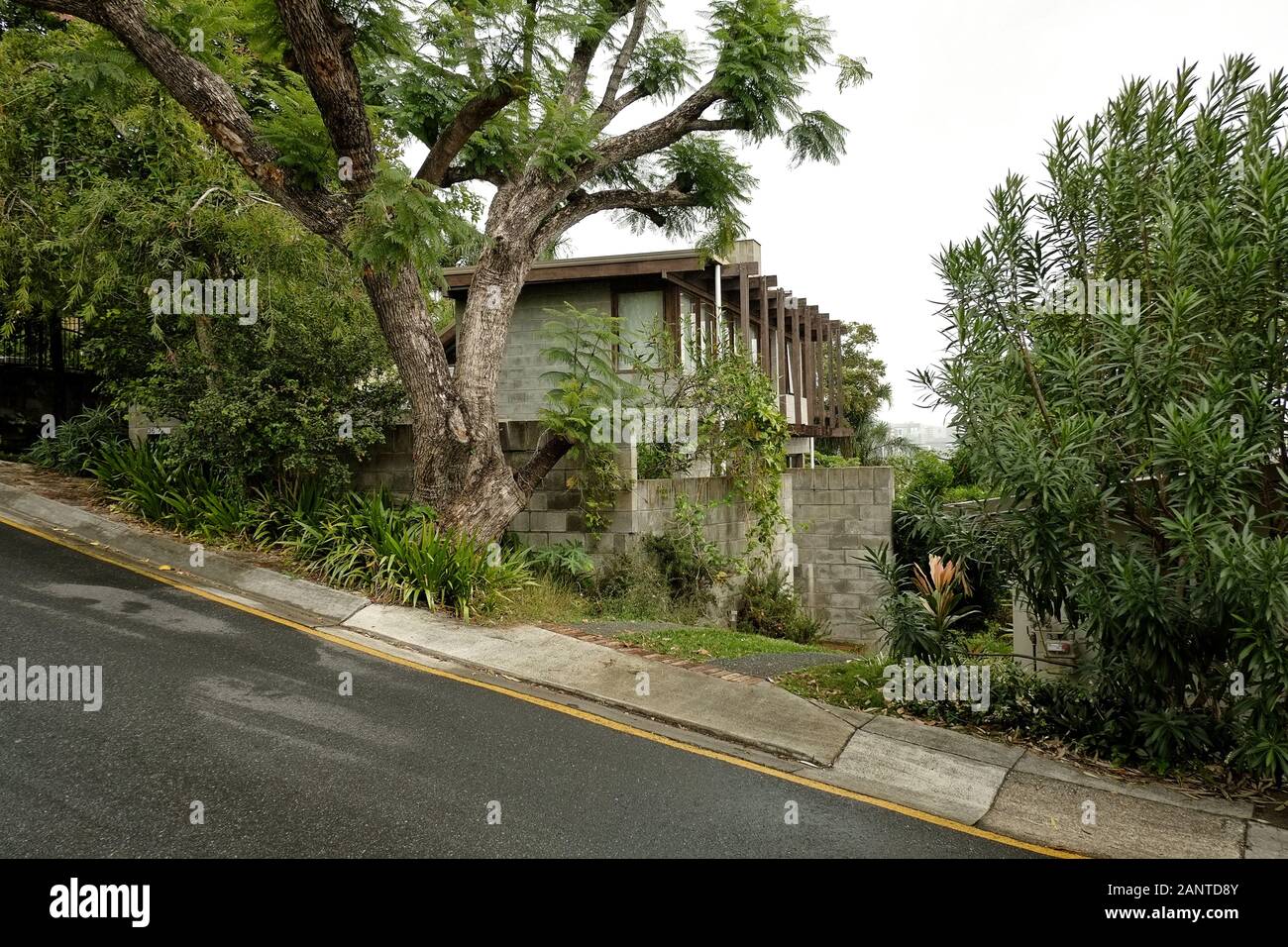 Architetto moderno progettato casa Tenerife - indagine architettonica nel I sobborghi di Brisbane e la loro topografia Foto Stock