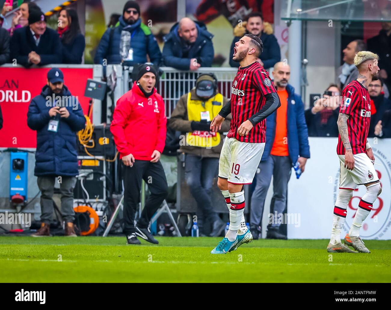 Milano, 19 gen 2020, Theo hernandez di AC Milan celebrare obiettivo durante Milan vs Udinese - Calcio italiano di Serie A uomini campionato - Credito: LPS/Fabrizio Carabelli/Alamy Live News Foto Stock
