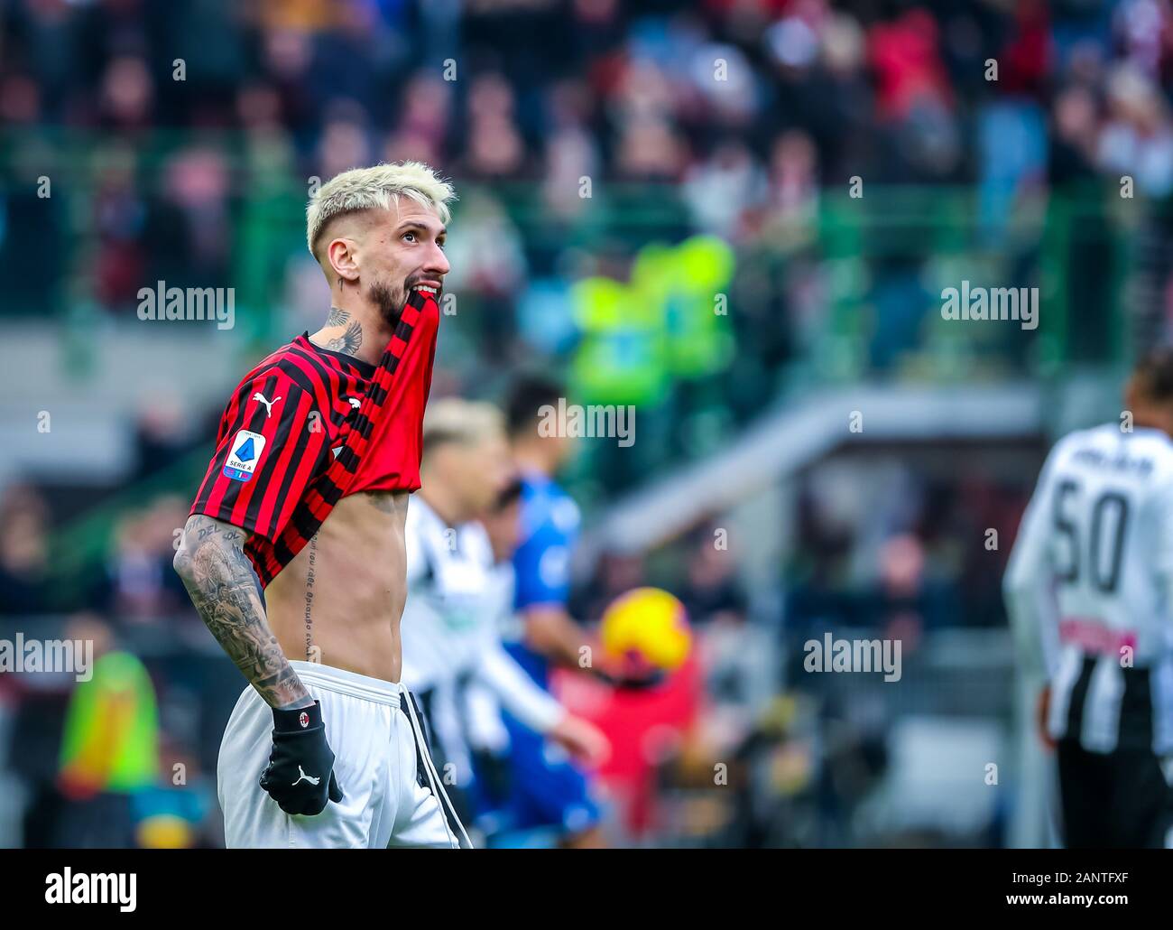 Milano, Italia. Xix gen, 2020. Milano, 19 gen 2020, samu castillejo del Milan durante il Milan vs Udinese - Calcio italiano di Serie A uomini campionato - Credito: LM/Fabrizio Carabelli Credito: Fabrizio Carabelli/LP/ZUMA filo/Alamy Live News Foto Stock