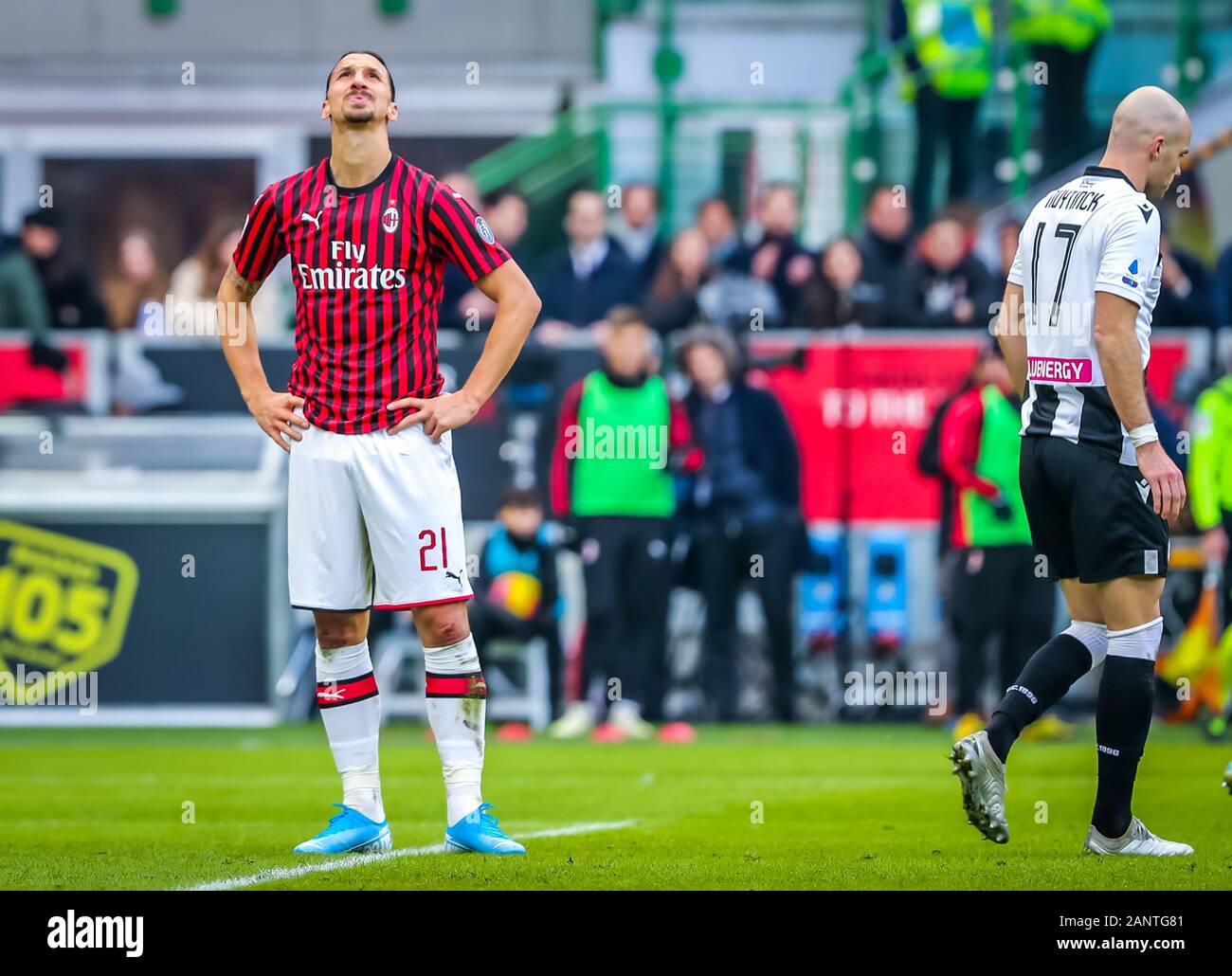 Milano, Italia. Xix gen, 2020. Milano, 19 gen 2020, Zlatan Ibrahimovic del Milan durante il Milan vs Udinese - Calcio italiano di Serie A uomini campionato - Credito: LM/Fabrizio Carabelli Credito: Fabrizio Carabelli/LP/ZUMA filo/Alamy Live News Foto Stock