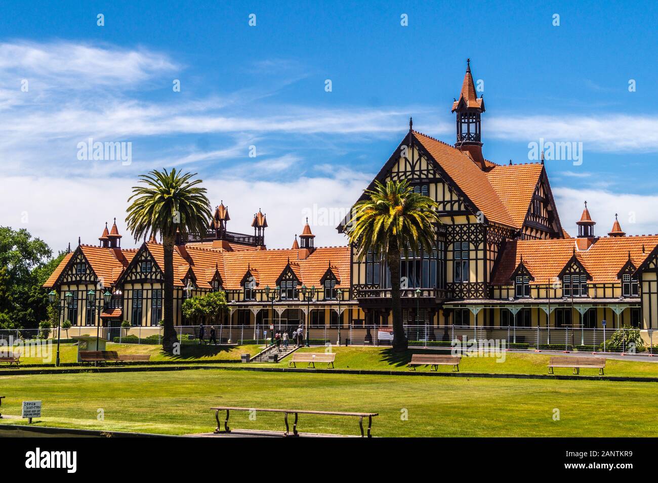 Museo di Rotorua, Elizabethan stile Revival, 1908, il Government Gardens, Rotorua, Isola del nord, Nuova Zelanda Foto Stock