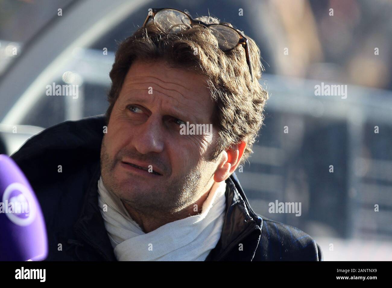 Borehamwood, Regno Unito. Xix gen, 2020. Arsenal Womens team manager Joe Montemurro è intervistato da BT Sport prima di kick off. Barclaycard FA Womens superleague, Arsenal donne v Chelsea donne al Parco Prato a Borehamwood, Herts domenica 19 gennaio 2020. Questa immagine può essere utilizzata solo per scopi editoriali. Solo uso editoriale, è richiesta una licenza per uso commerciale. Nessun uso in scommesse, giochi o un singolo giocatore/club/league pubblicazioni. pic da Steffan Bowen/Andrew Orchard fotografia sportiva/Alamy Live news Credito: Andrew Orchard fotografia sportiva/Alamy Live News Foto Stock