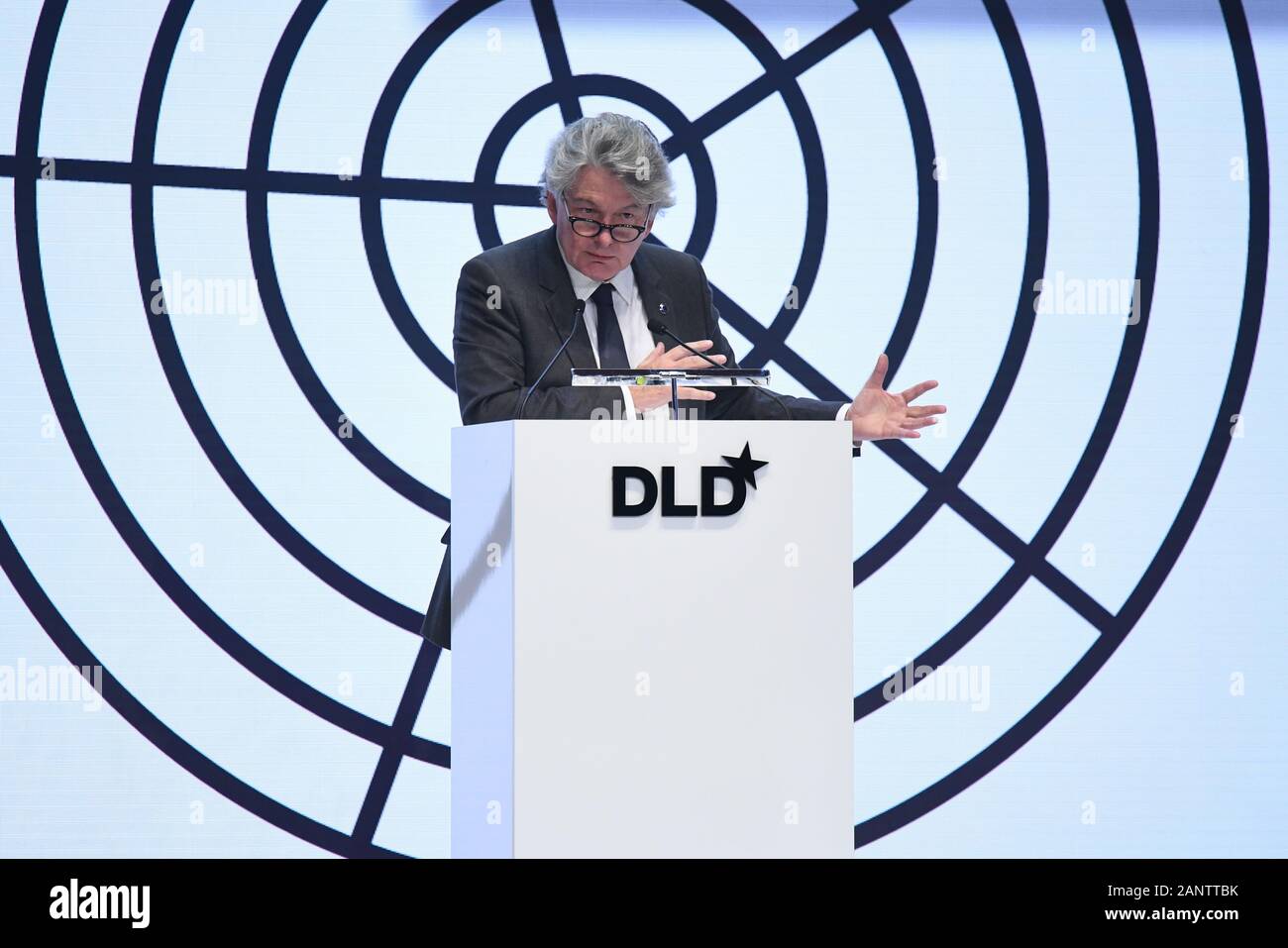 19 gennaio 2020, il Land della Baviera, Monaco di Baviera: Thierry Breton (il commissario UE per il mercato interno sul palco a DLD conferenza di Monaco 2020, in Europa la grande conferenza Innovazione, Alte Kongresshalle, Monaco di Baviera, Gennaio 18- 20, 2020 foto Alleanza per la DLD / Hubert Burda Media | Utilizzo di tutto il mondo Foto Stock