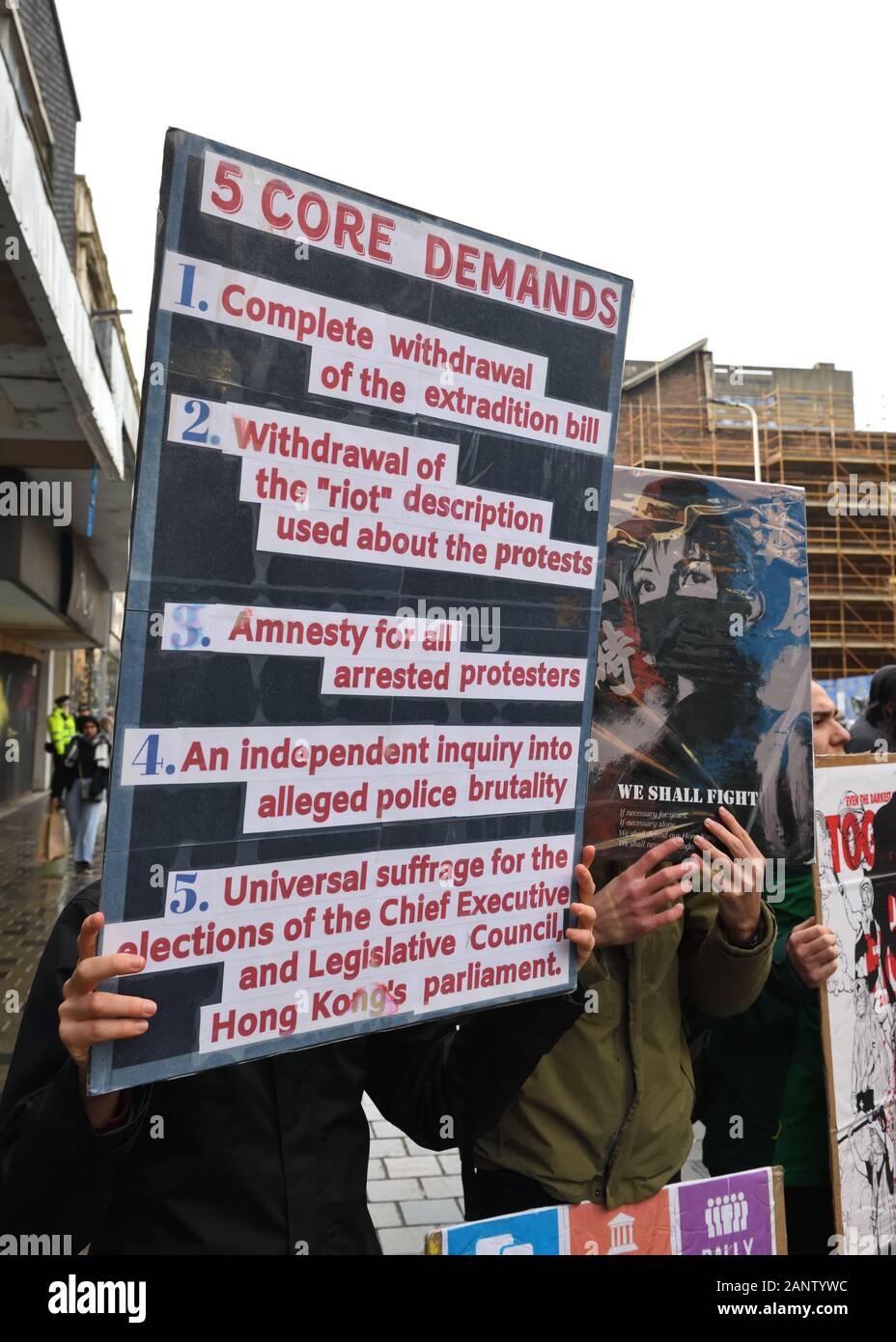 19 gennaio 2020, Glasgow, Scozia, Regno Unito. Gli studenti per la 'democrazia per Hong Kong in Scozia' protestano nel centro di Glasgow contro il trattamento riservato dal governo cinese ai residenti di Hong Kong descrivendo scene dei disordini e della polizia di Hong Kong. Alla manifestazione ha parlato anche un oratore di Amnesty International Foto Stock
