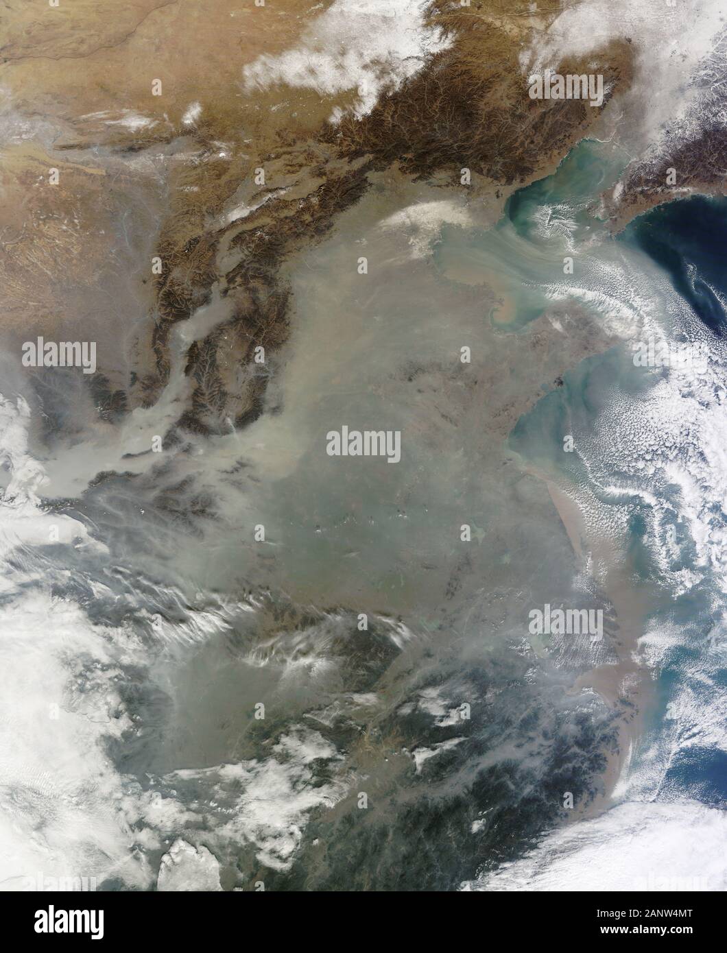 Cina - 28 ago 2014 - smog denso rispetto alla maggior parte della Cina come visto da un satellite Foto Stock