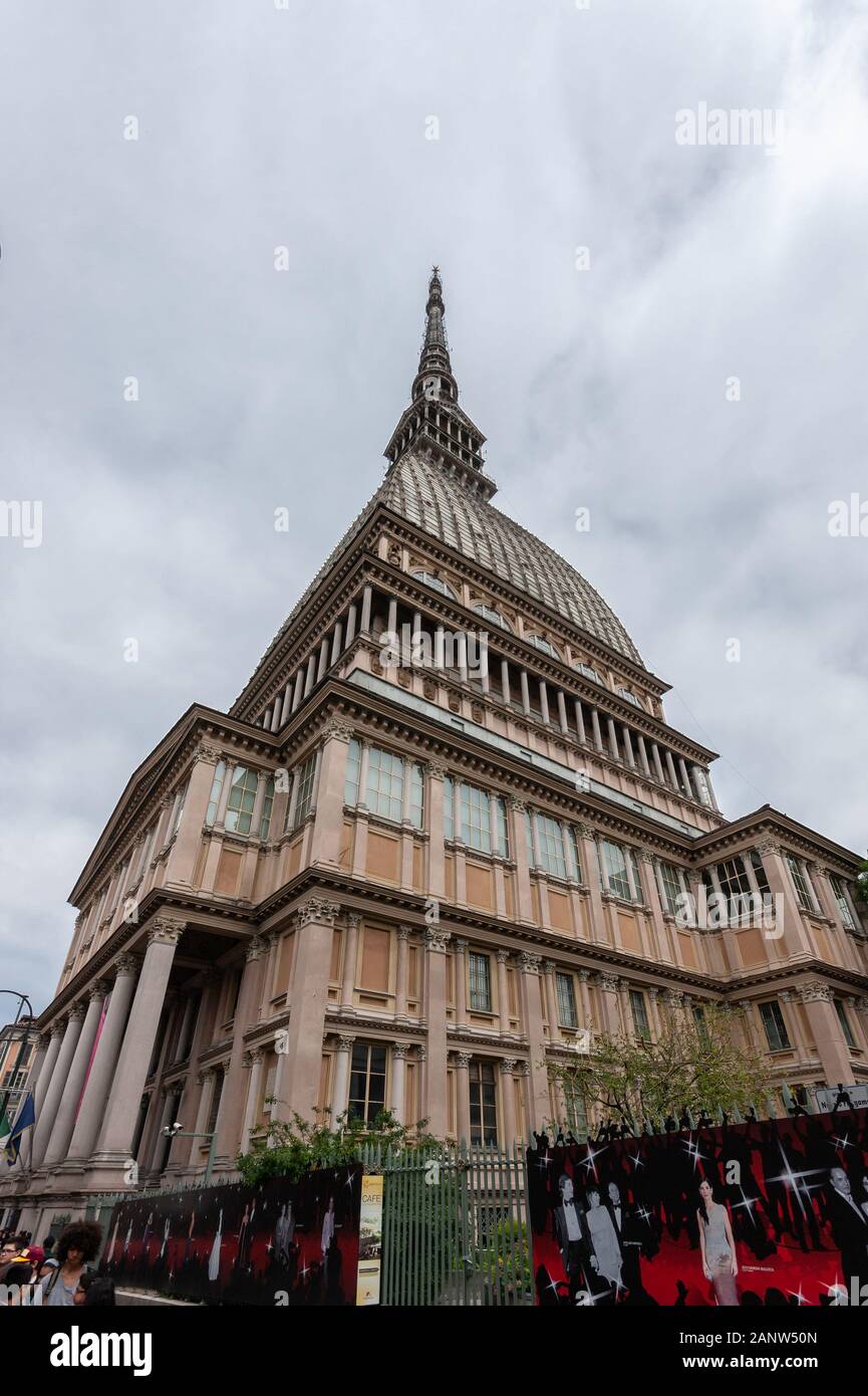 Il caratteristico edificio del Mole Antonelliana, risalente al 19th secolo, a Torino, è stato progettato dall'architetto Antonelli, sede del Museo del Cinema - Museo del Cinema Foto Stock
