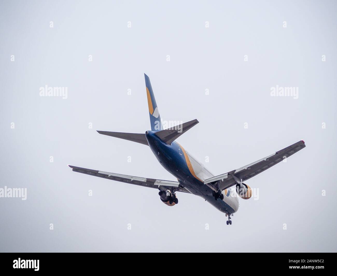 Boeing 767-300 Azur aria atterra all aeroporto Boryspil Foto Stock