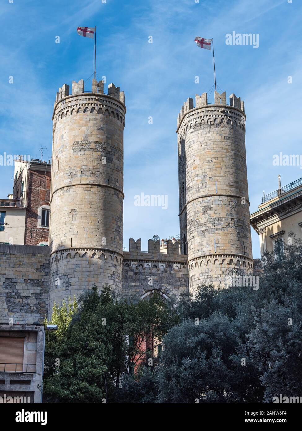 Genova, Genova, Italia - Gennaio 2020: Porta Soprana è la porta più conosciuta delle antiche mura di Genova che proteggevano e difendevano la città Foto Stock