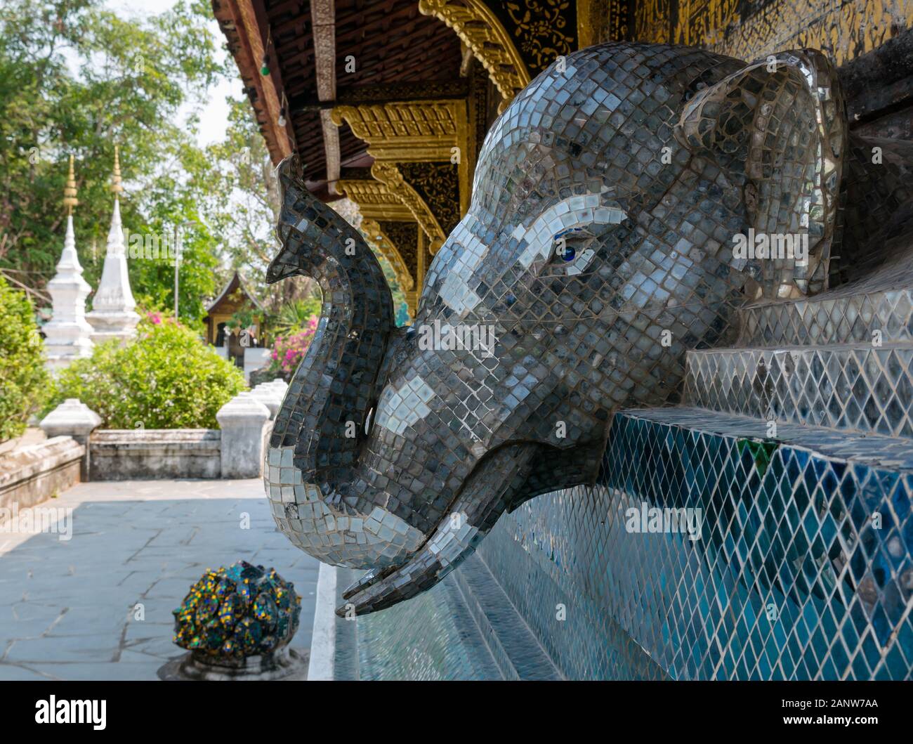Mosaico testa di elefante, Wat Xien Thong tempio, Luang Prabang, Laos, sud-est asiatico Foto Stock