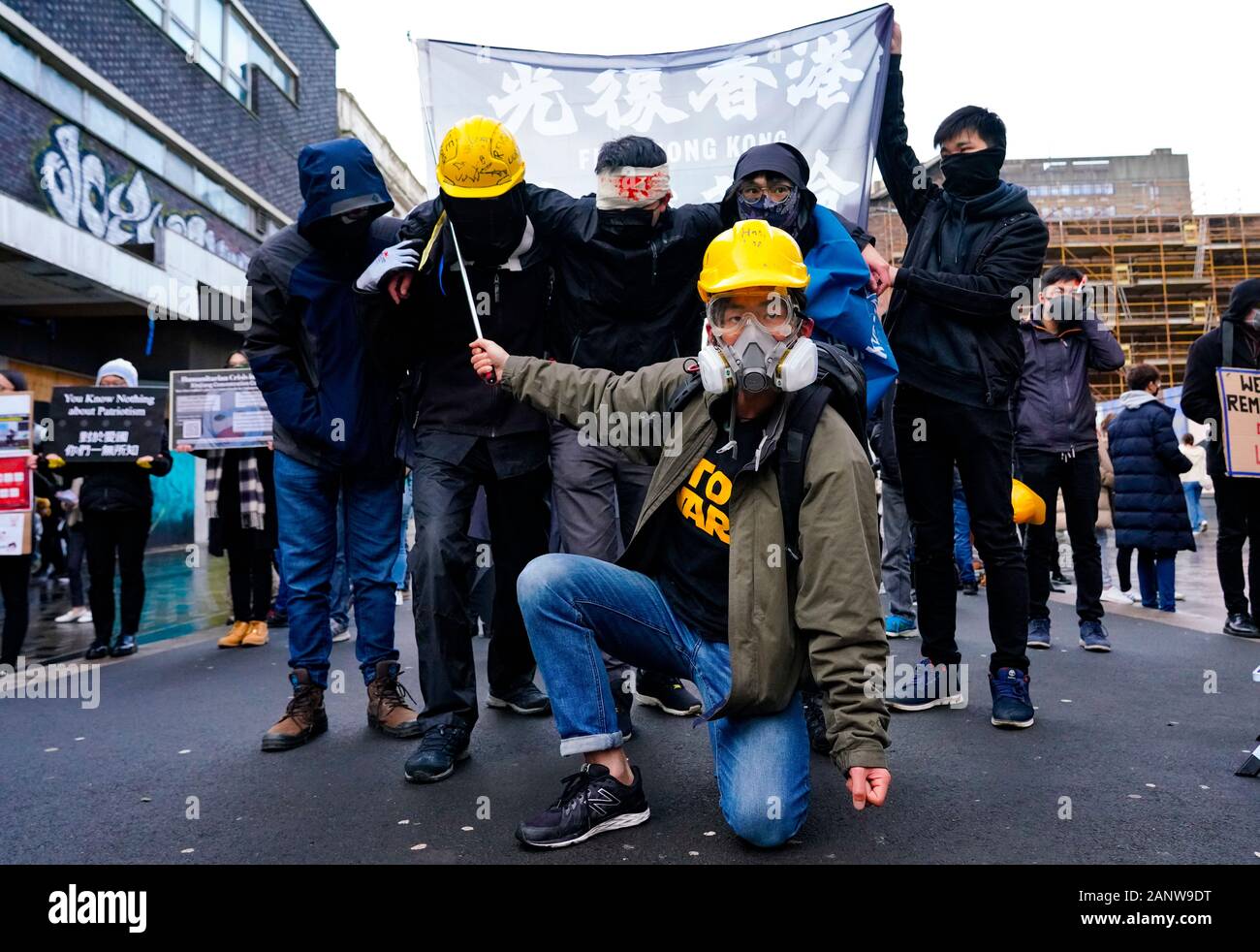 Glasgow, Scotland, Regno Unito. Il 19 gennaio, 2020. Degli studenti di Hong Kong e di Amnesty International stadio a pro-democrazia protestare su Sauchiehall Street nel centro della città di Glasgow. La protesta è stata uno dei numerosi nelle città di tutto il mondo per protestare contro l'anti-le politiche democratiche del partito comunista cinese. Iain Masterton/Alamy Live News. Foto Stock