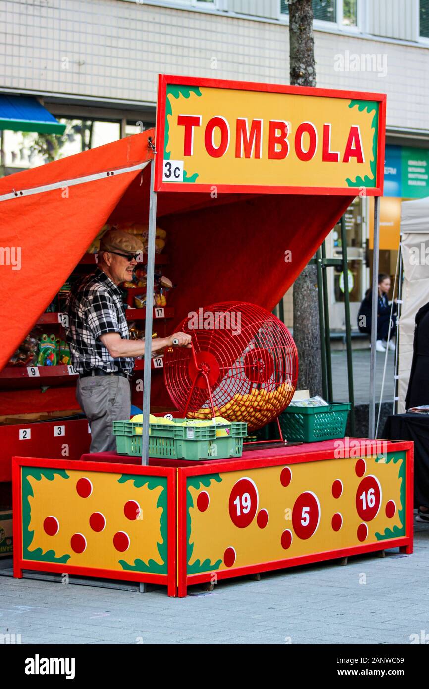 Stand TOMBOLA su Blues Street a Järvenpää, Finlandia Foto Stock